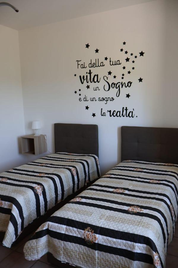 Camera Matrimoniale/Doppia con Letti Singoli con Bagno in Comune
