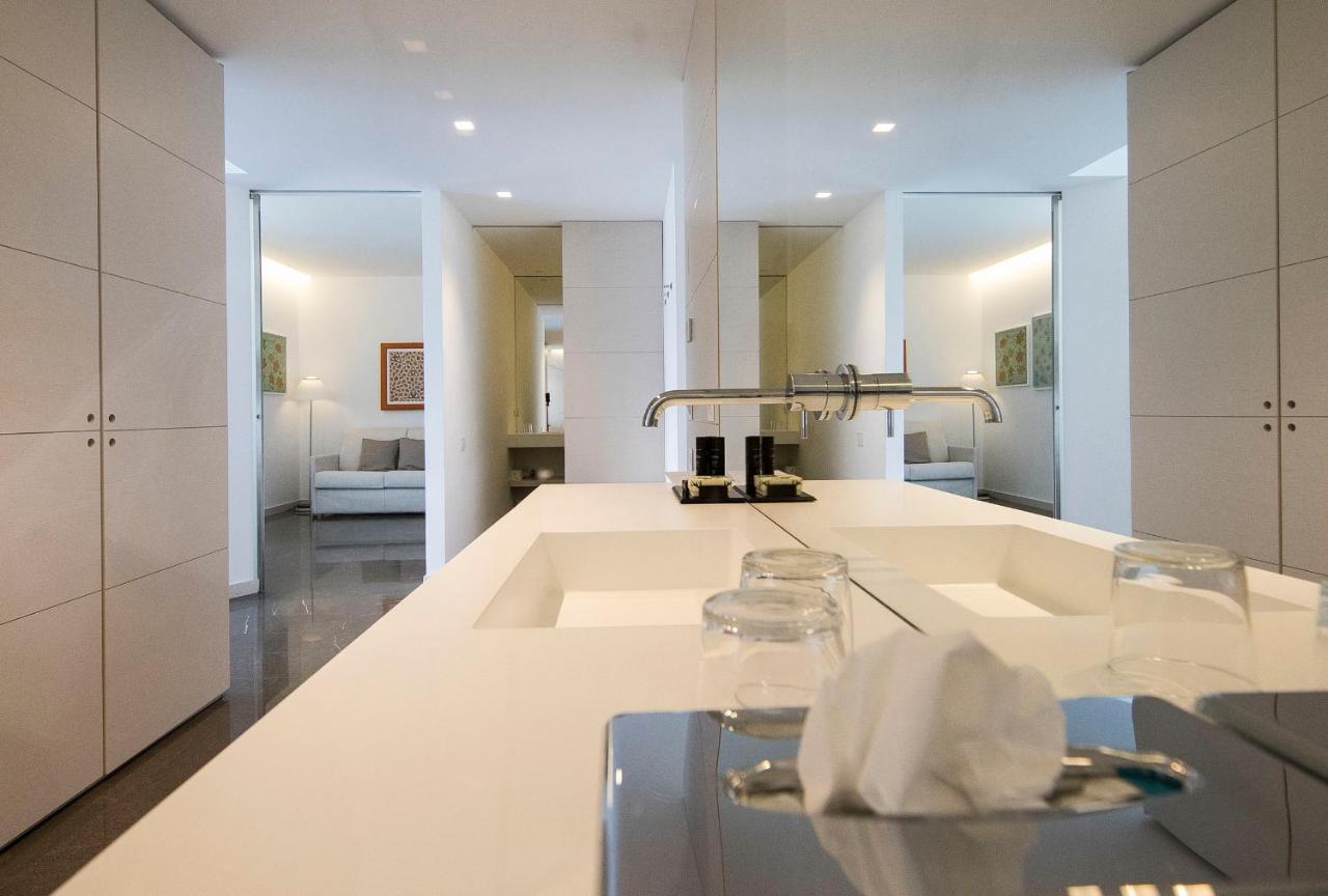 Suite con Balcone e Vista Lago