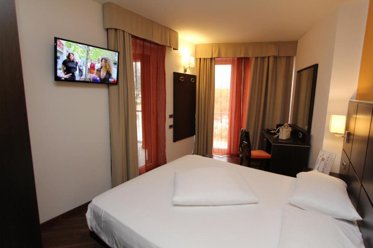 Standard Double or Twin Room with Balcony,413574783:JPEG
