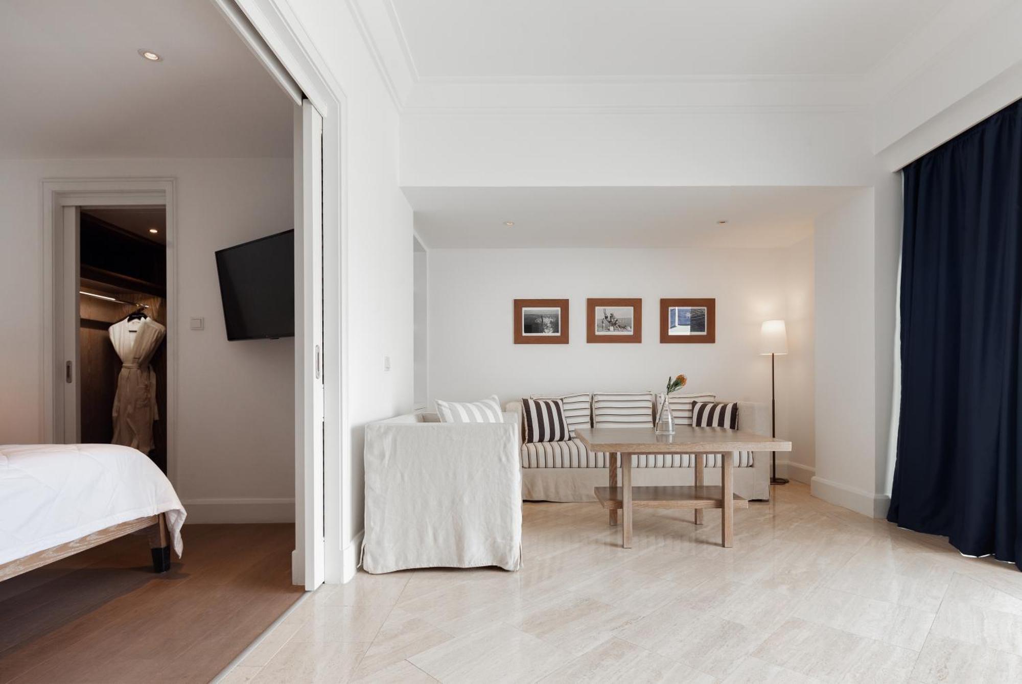 Deluxe One Bedroom Sea View Suite