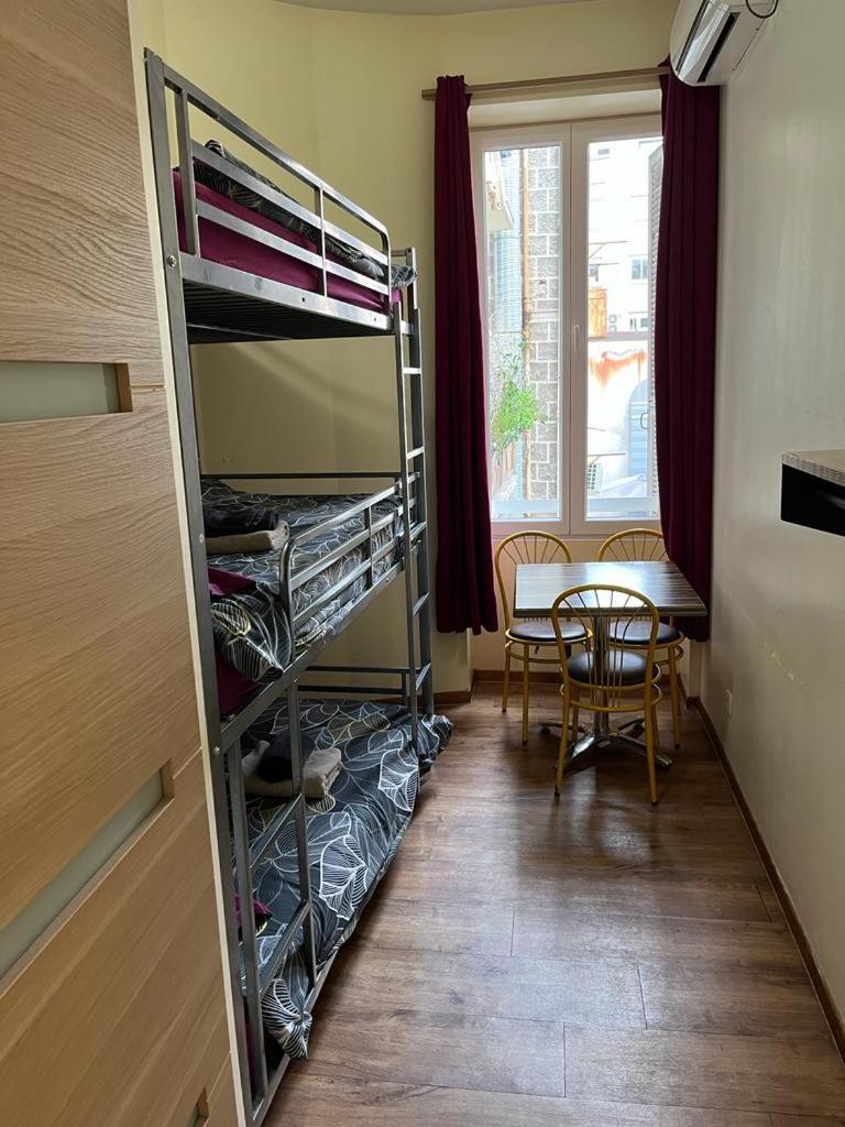 Posto Letto in Dormitorio Misto