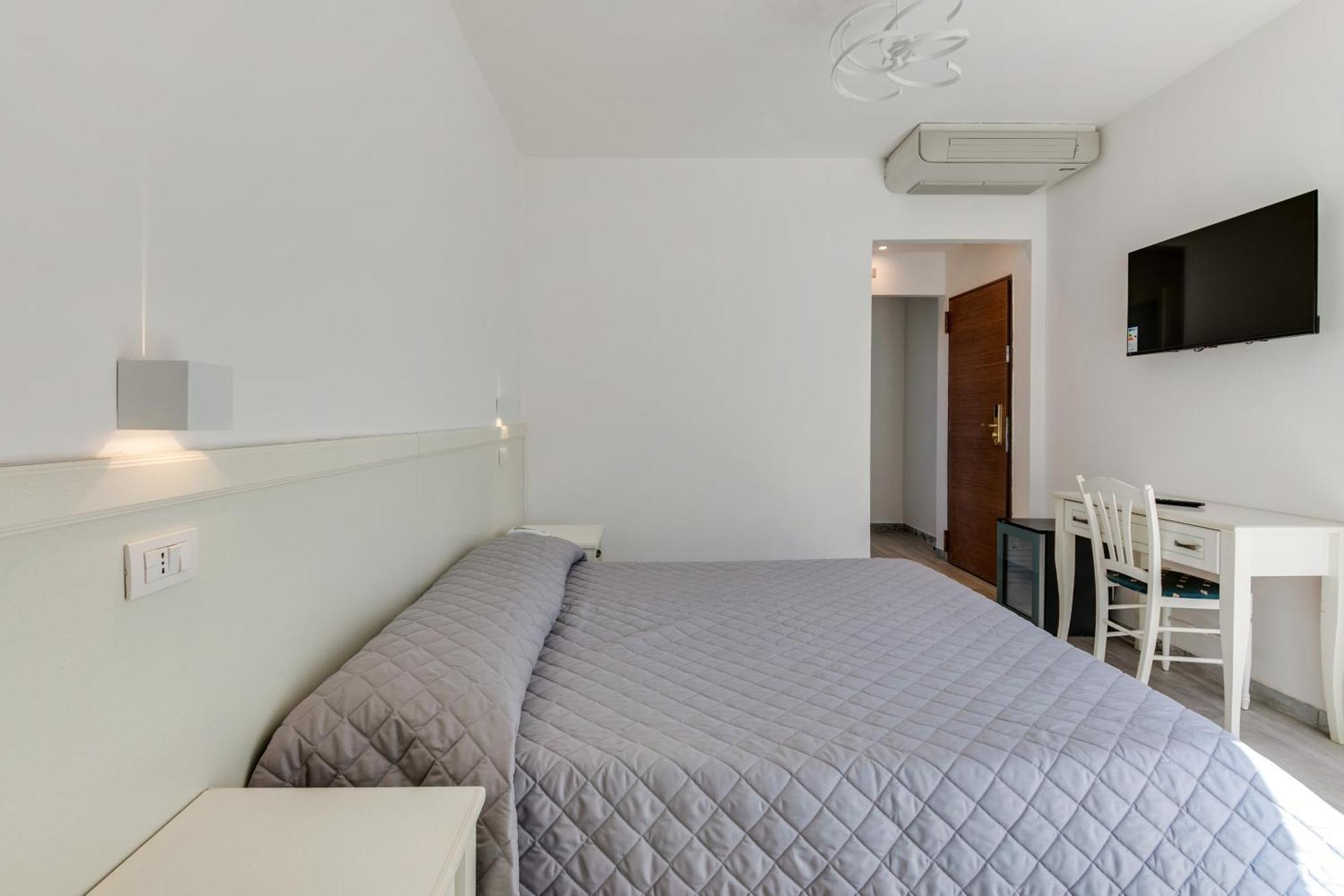 Family Room,1499525263:JPEG