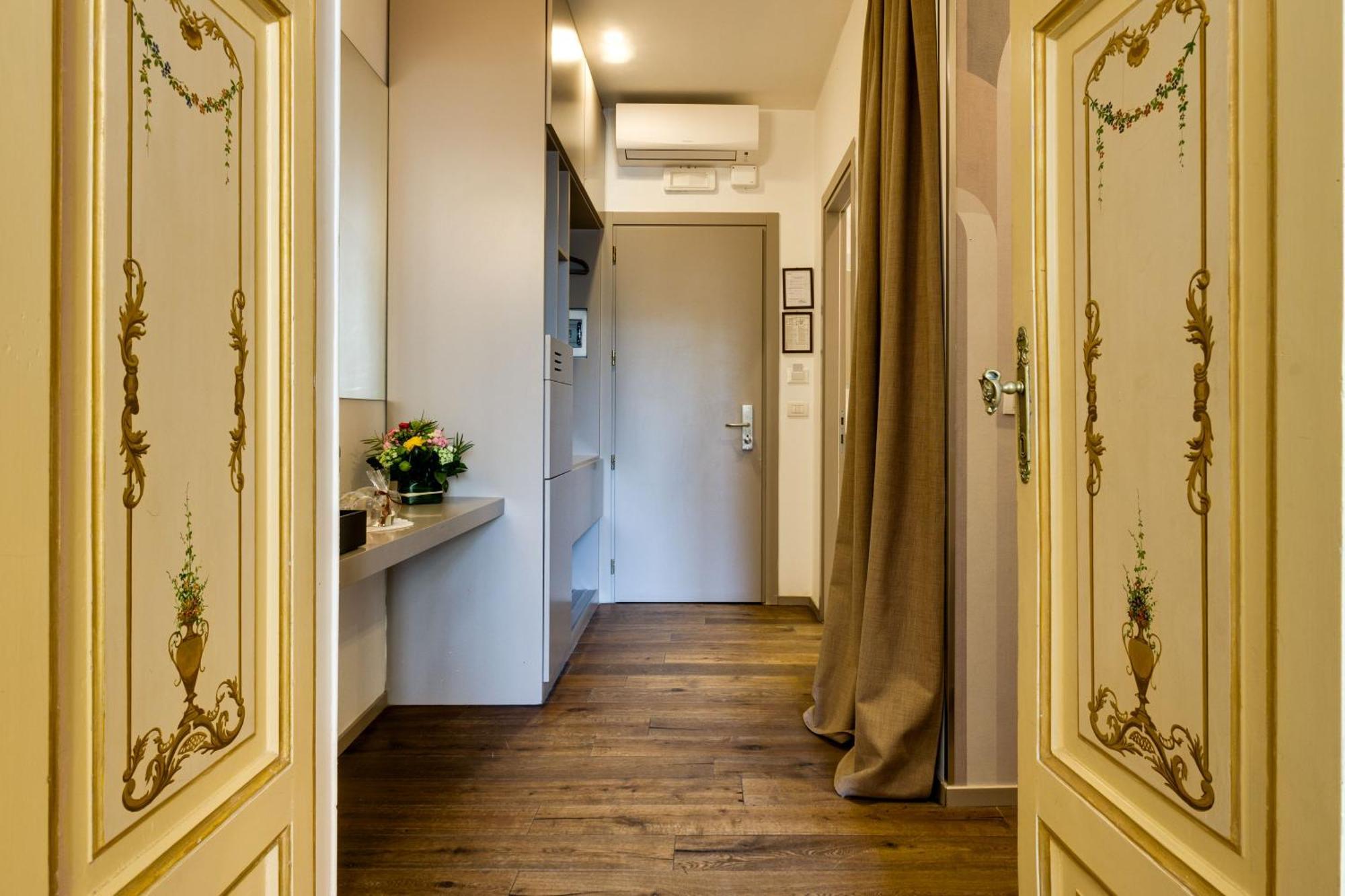 Deluxe Suite City View