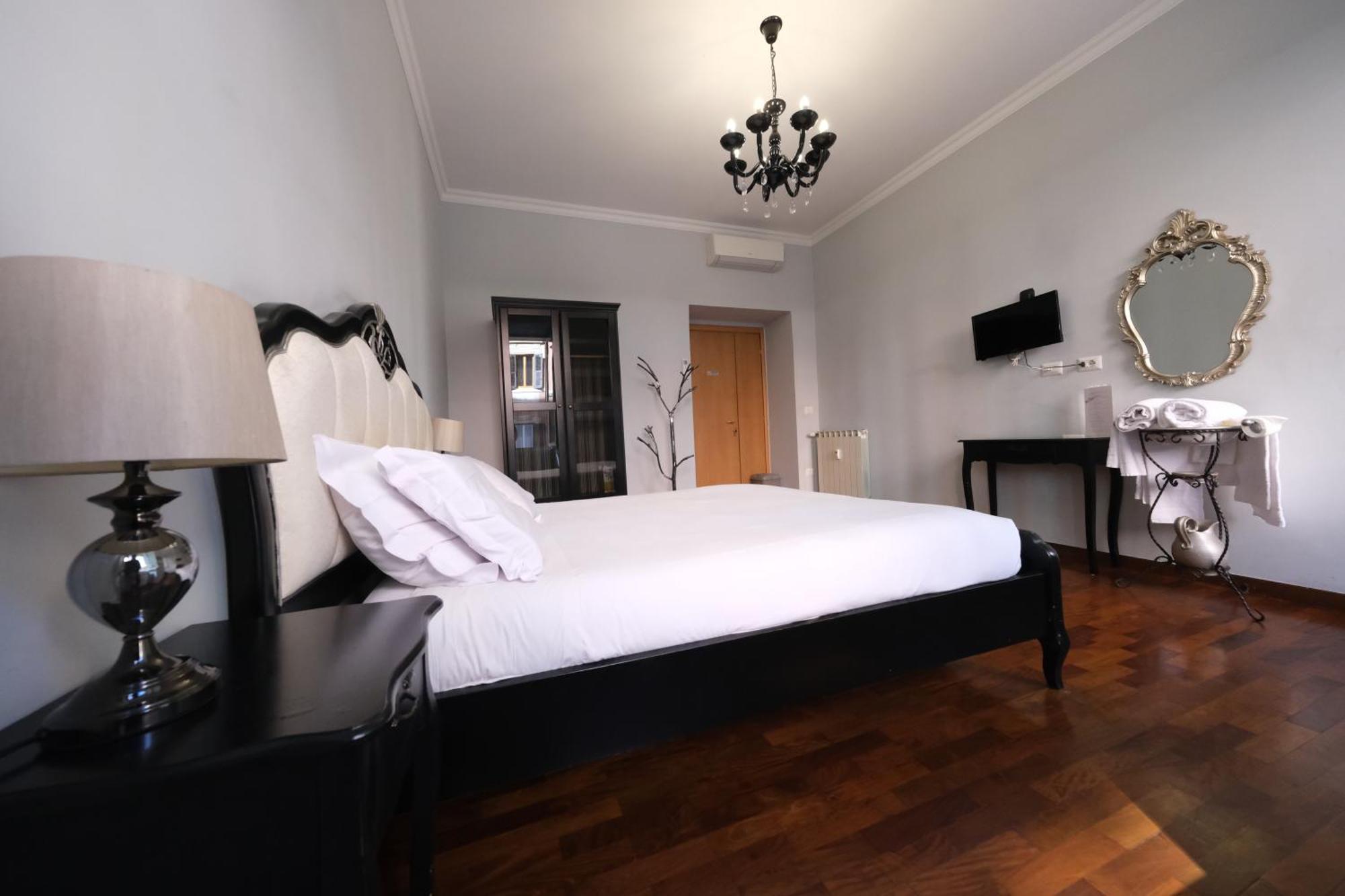 Double Room with Shared Bathroom,1500306250:JPEG