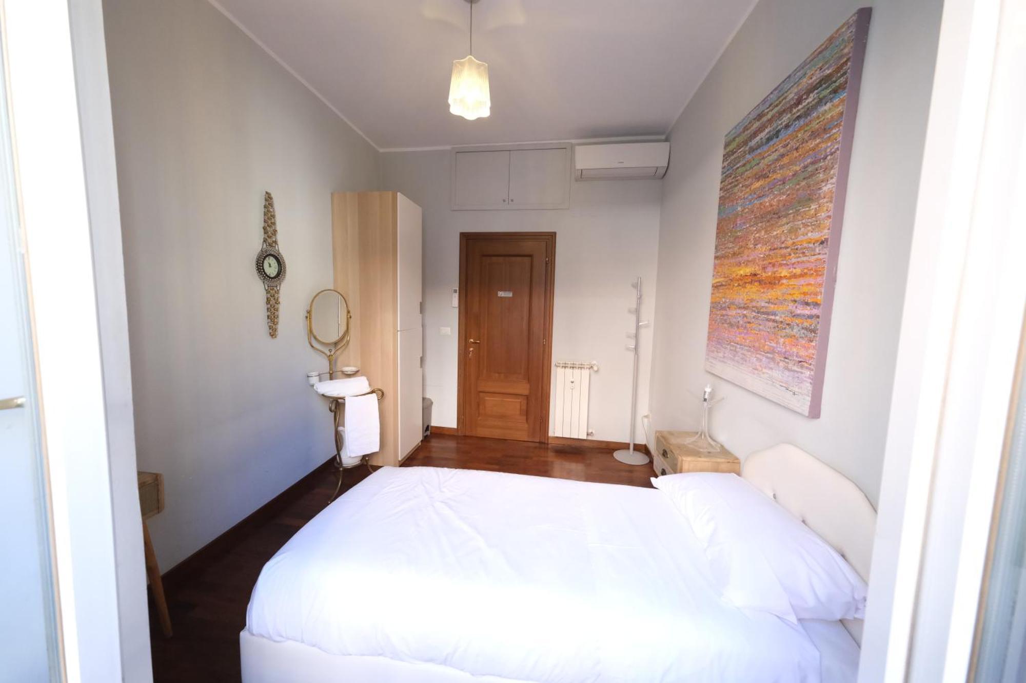 Single Room with Shared Bathroom,1500306364:JPEG
