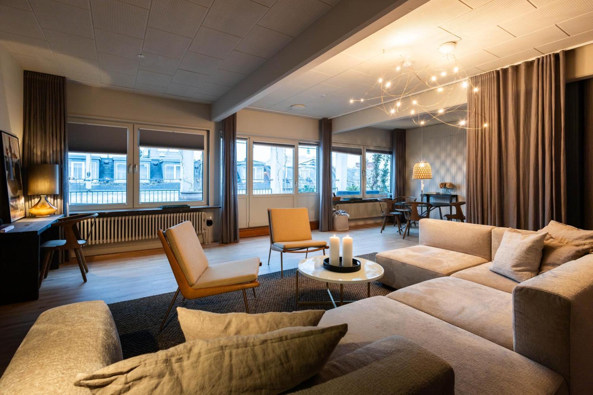 Two-Bedroom Penthouse Balcony & Habour View