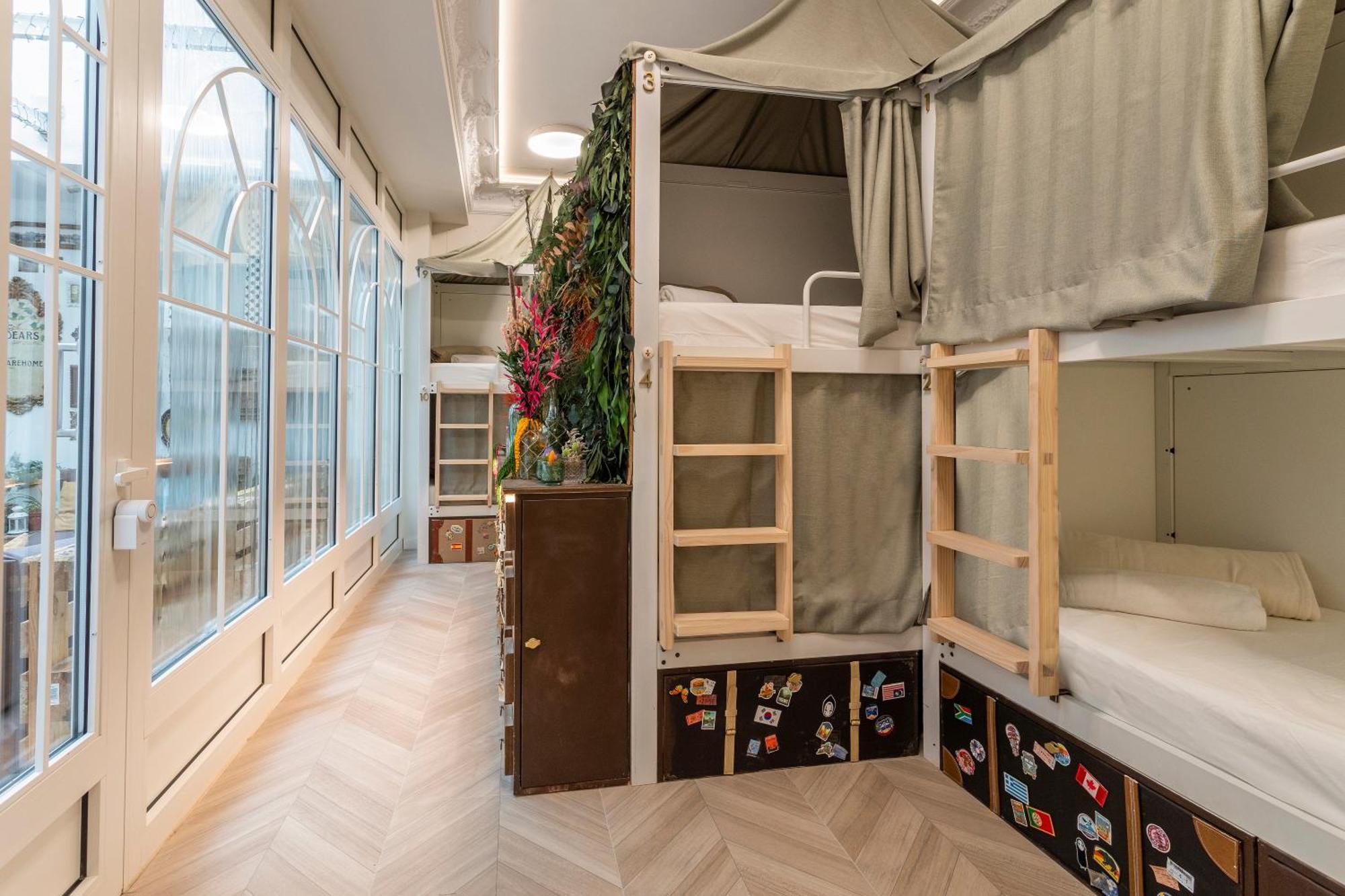 Posto Letto in Dormitorio Misto con 10 Letti
