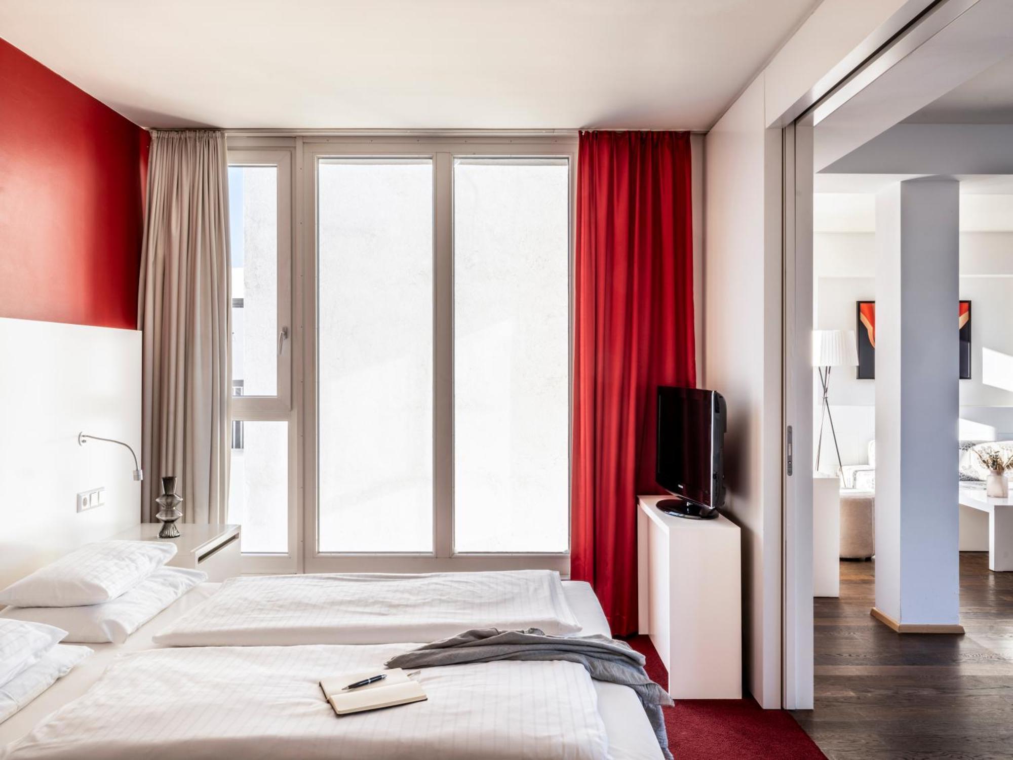 Senior Suite access to Rooftop Lounge