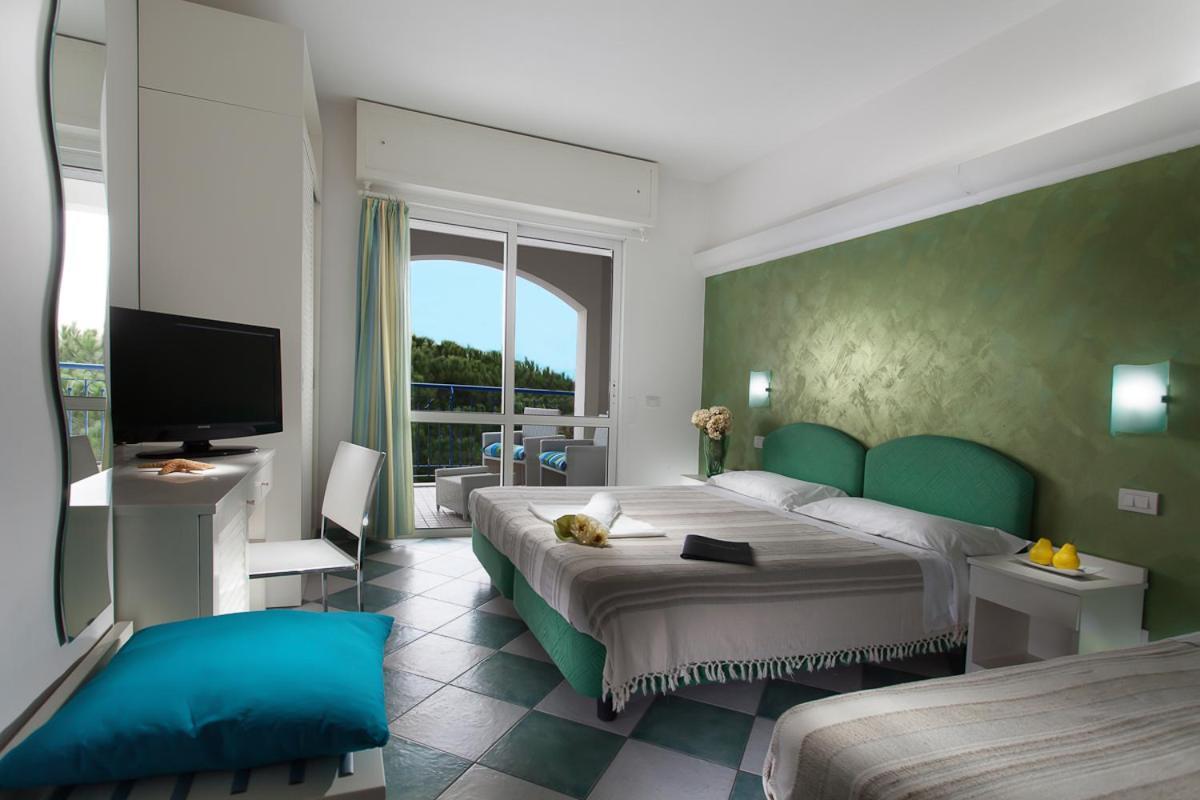 Deluxe Family Room