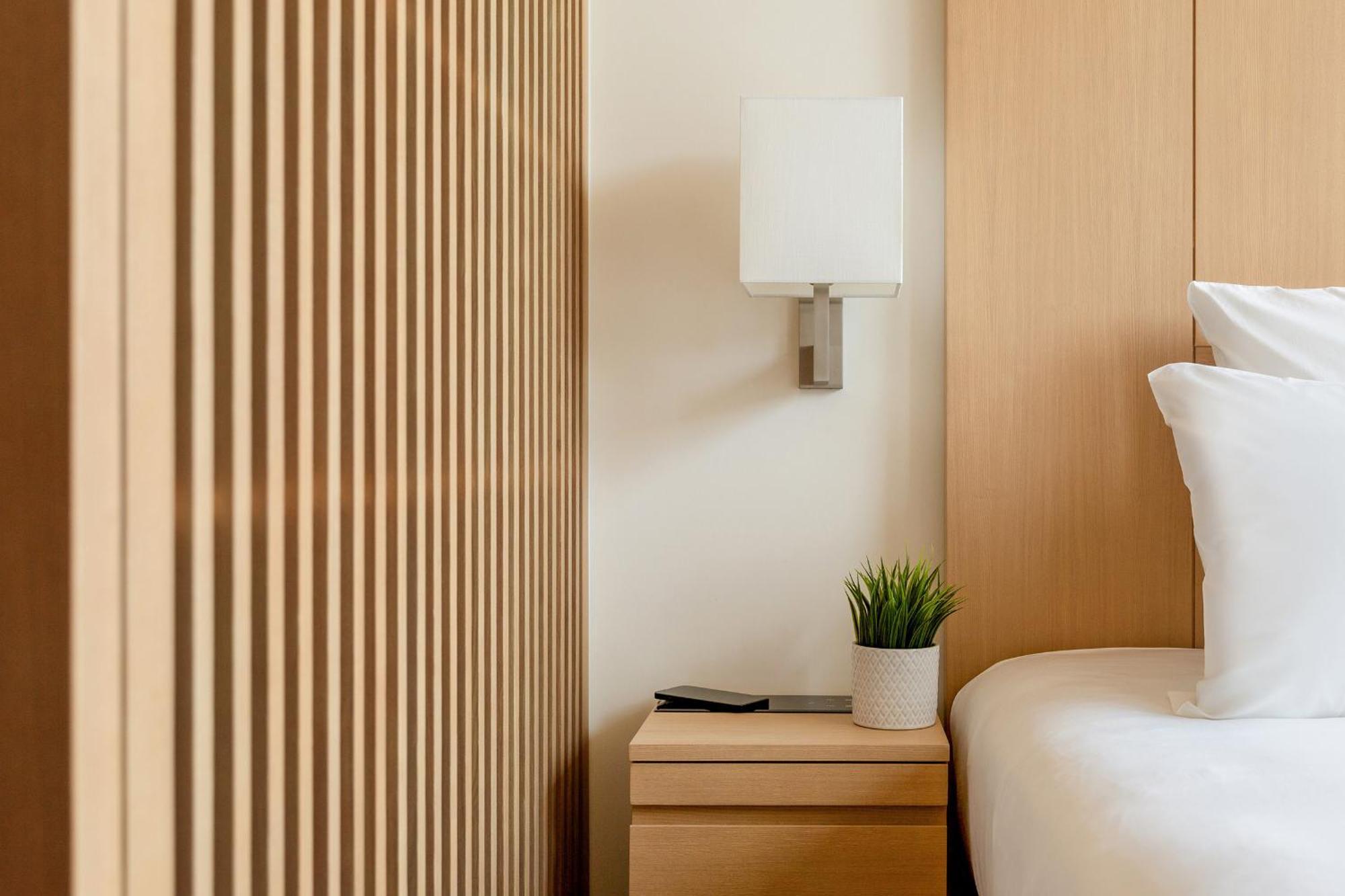 Superior King Room City View