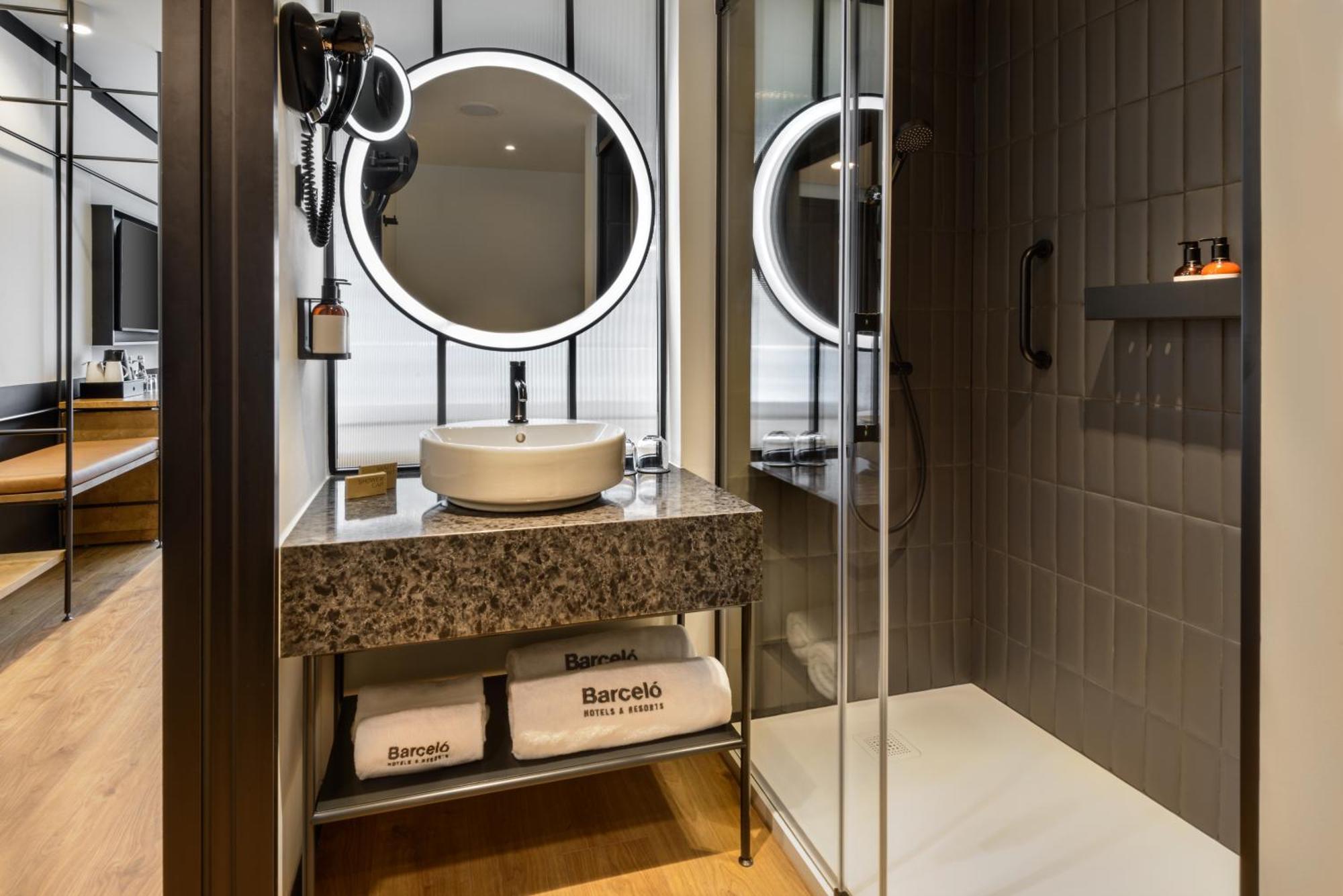 Deluxe Double or Twin Room View