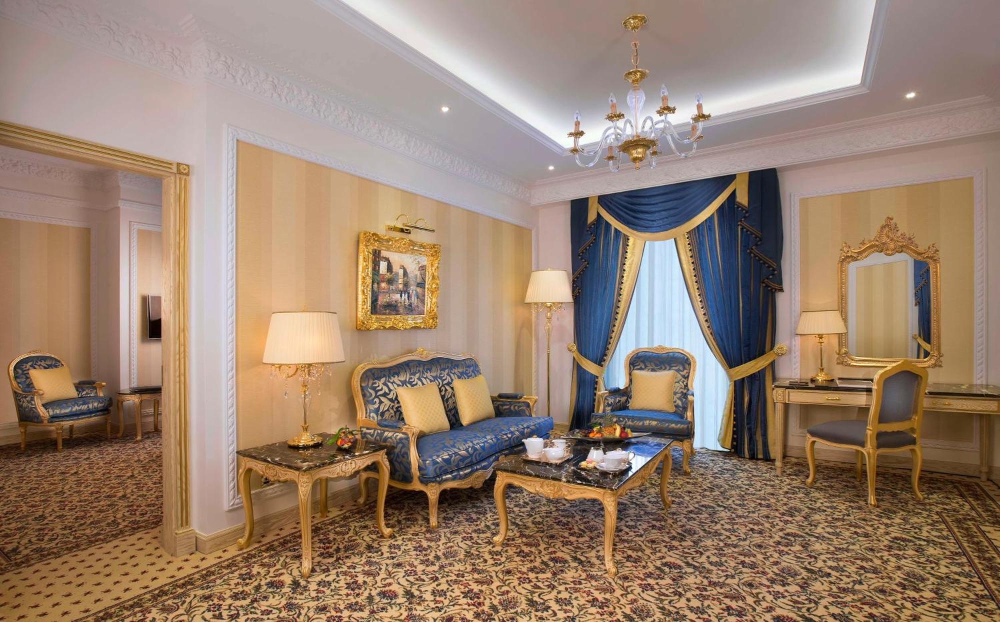 One-Bedroom Apartment King Bed