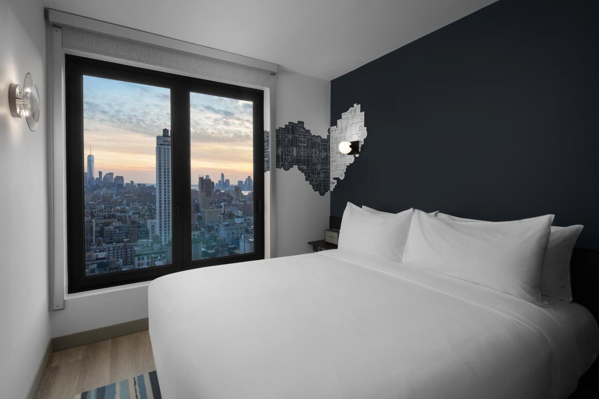 Camera con Letto King-Size, Vista Città e Vasca Adattata - Accessibile a Ospiti Ipoudenti e con Mobilità Ridotta