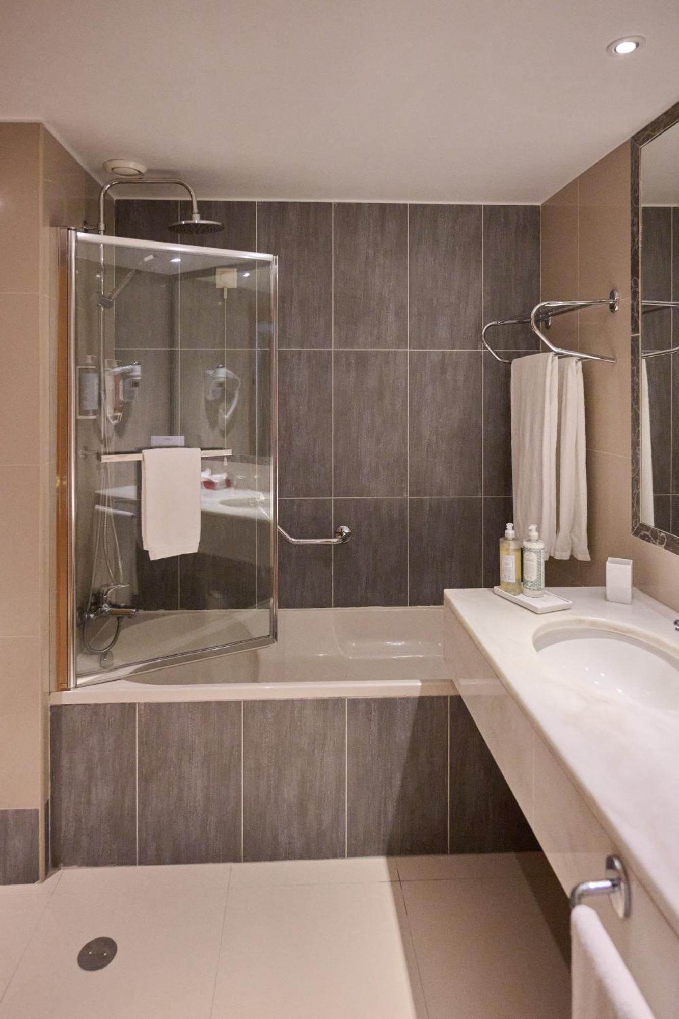 Double or Twin Deluxe Room Garden View