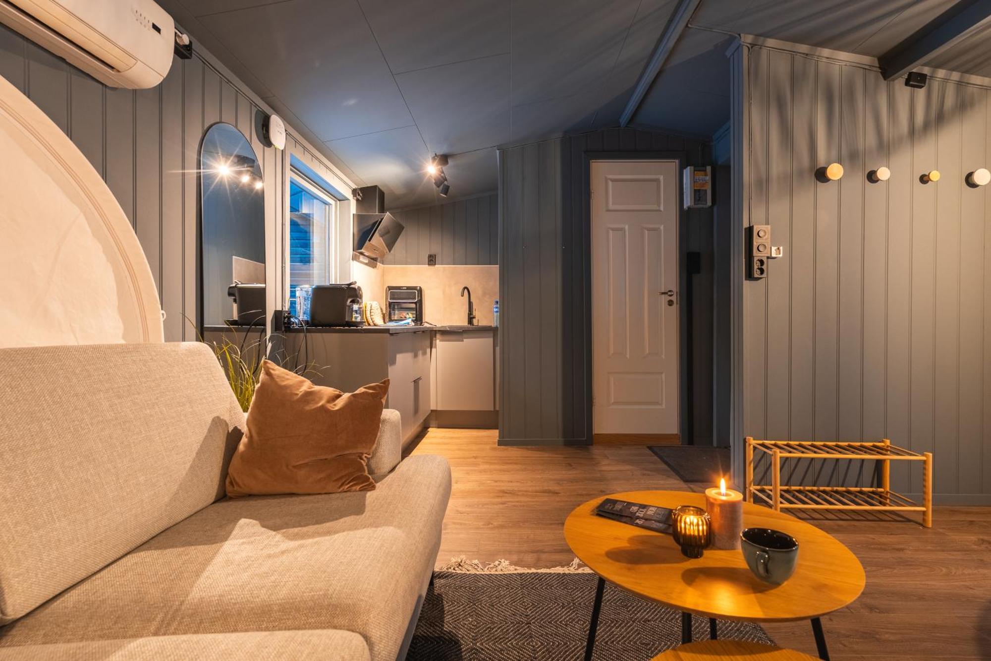 Aurora Glass 1-bedroom cabin