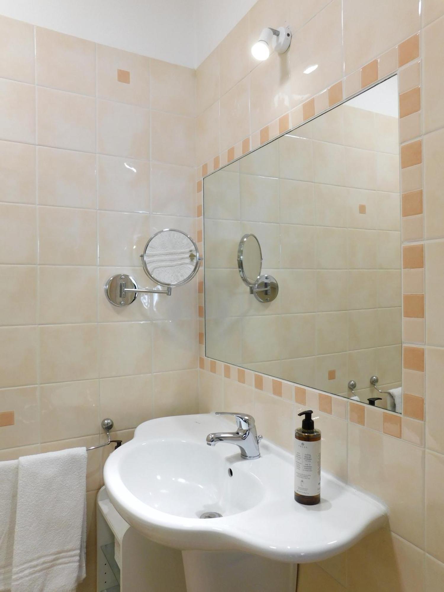 Double Room Private Bathroom
