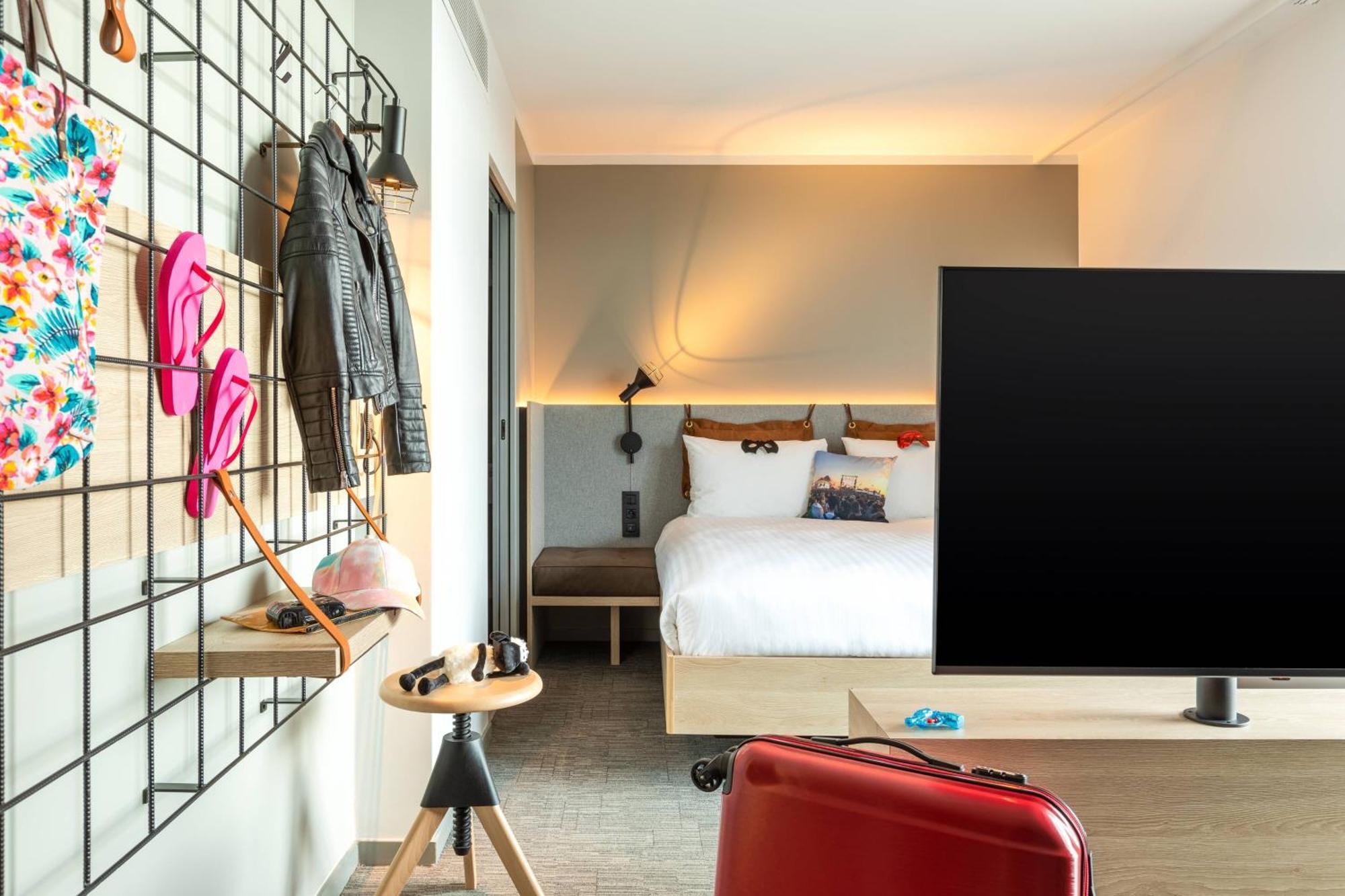 Moxy Harbor Sleeper Rooftoop Terrace Room Harbor View