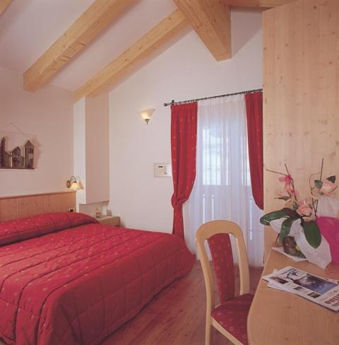 Camera Matrimoniale/Doppia con Letti Singoli con Letto Supplementare