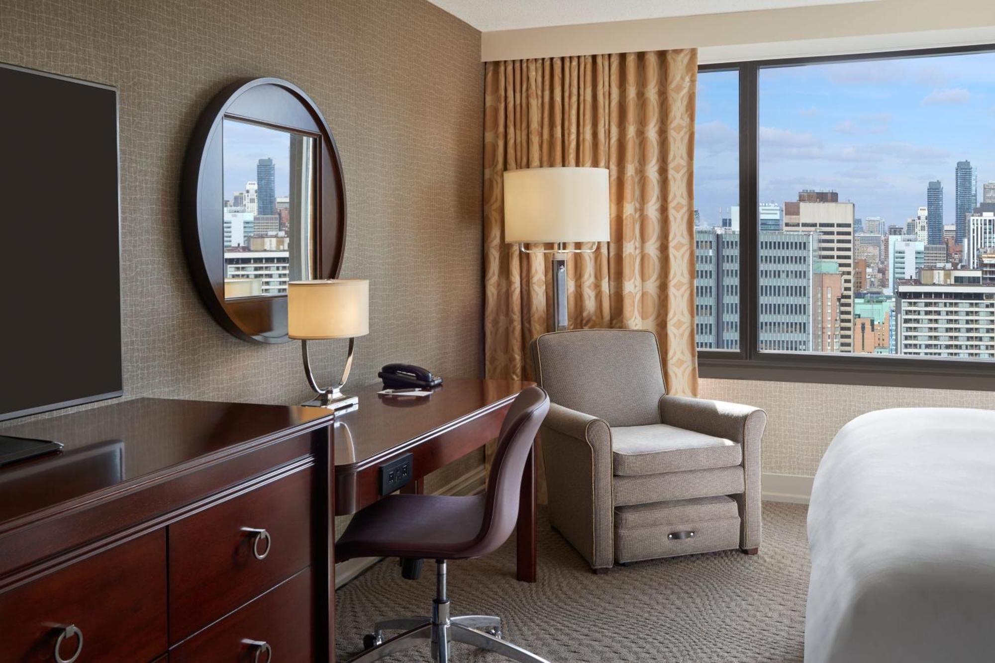 Superior Guest Room 1 King Pool View