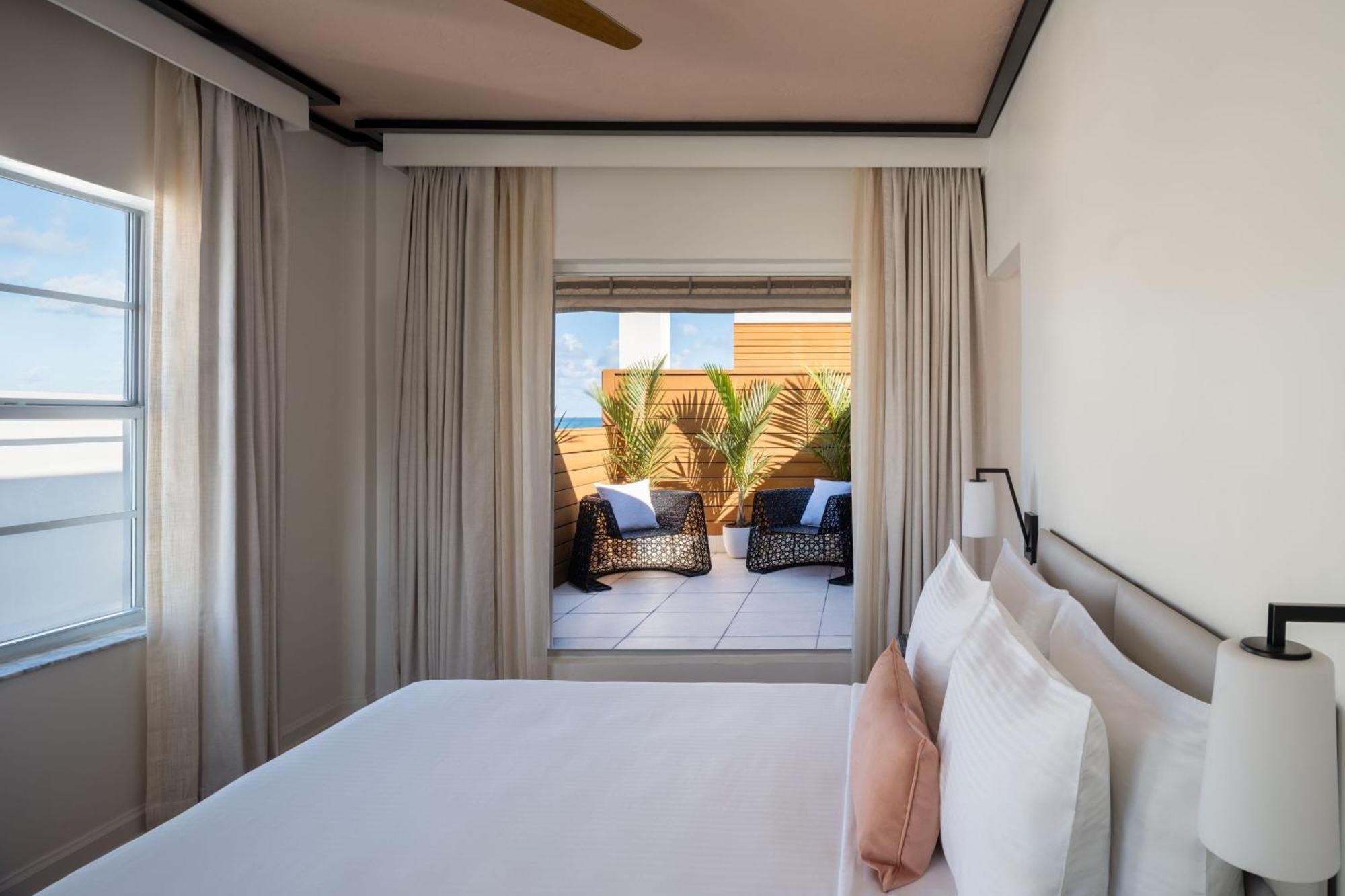 Camera Queen Premium con Vista Oceano Parziale e Roof Garden