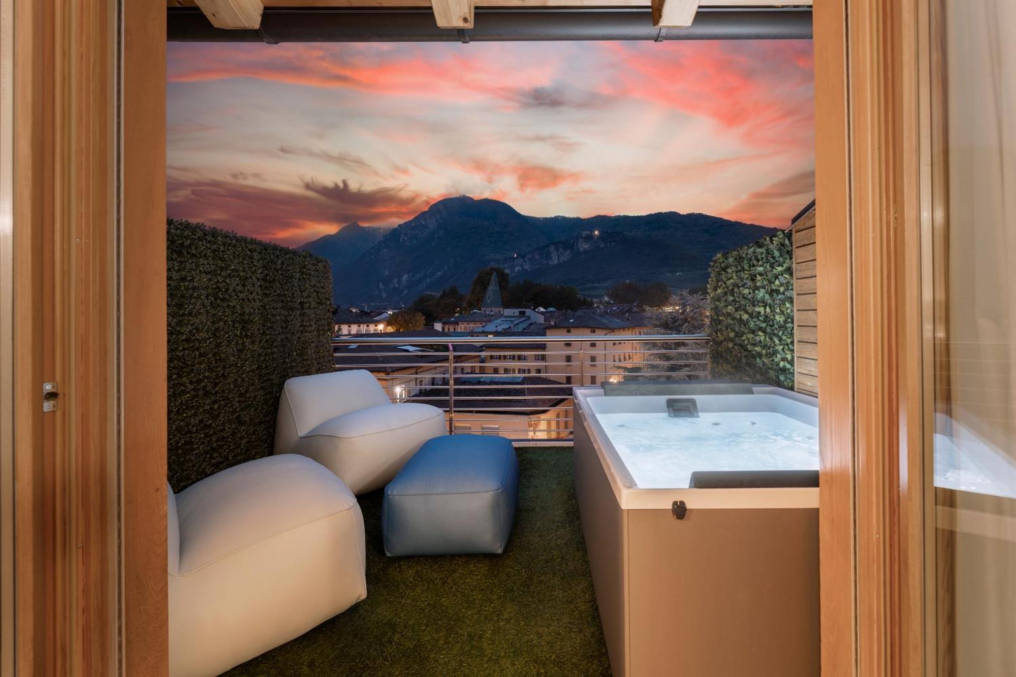 Suite Kitchenette Jacuzzi