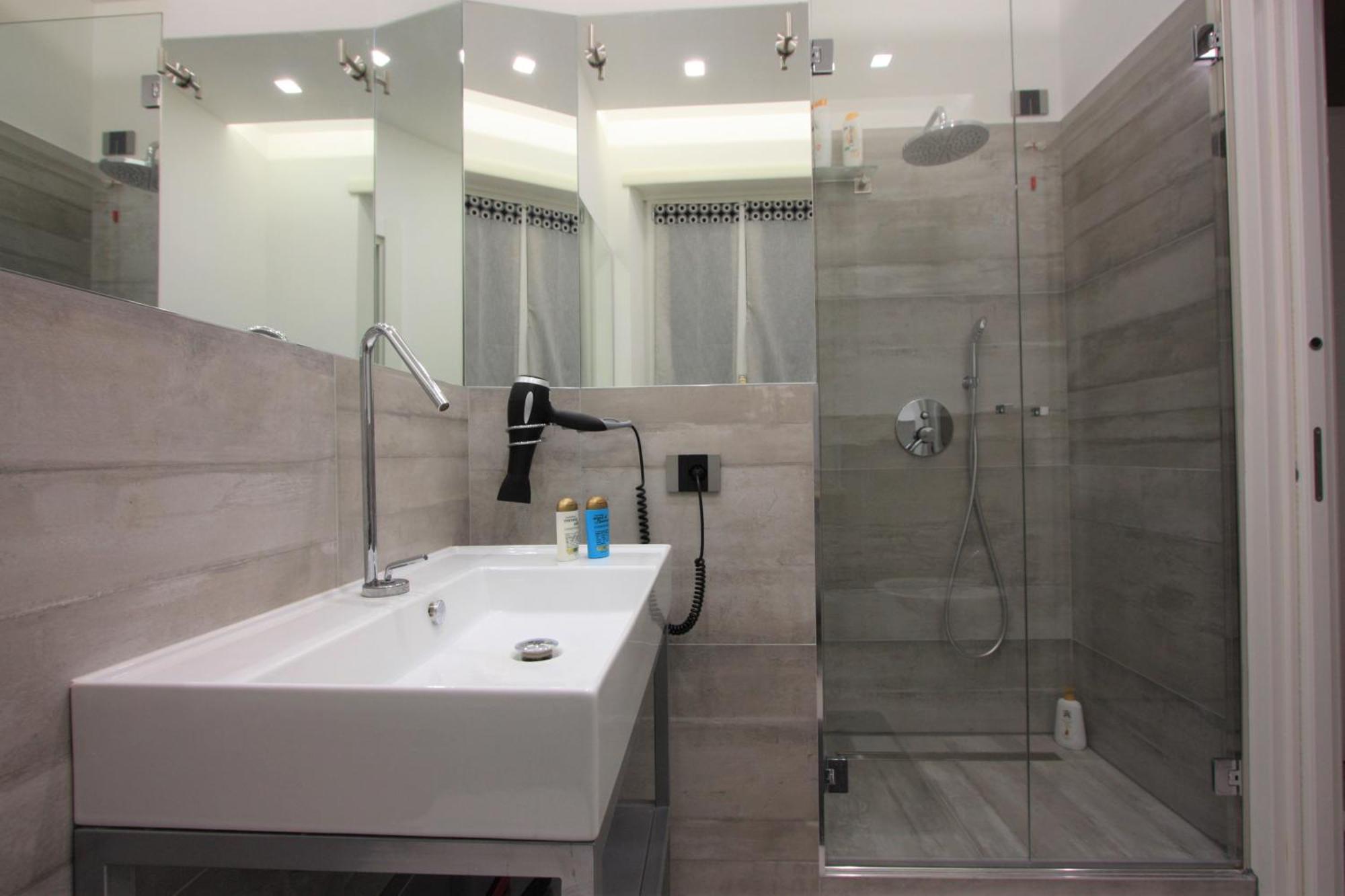 Deluxe Double Room Bath