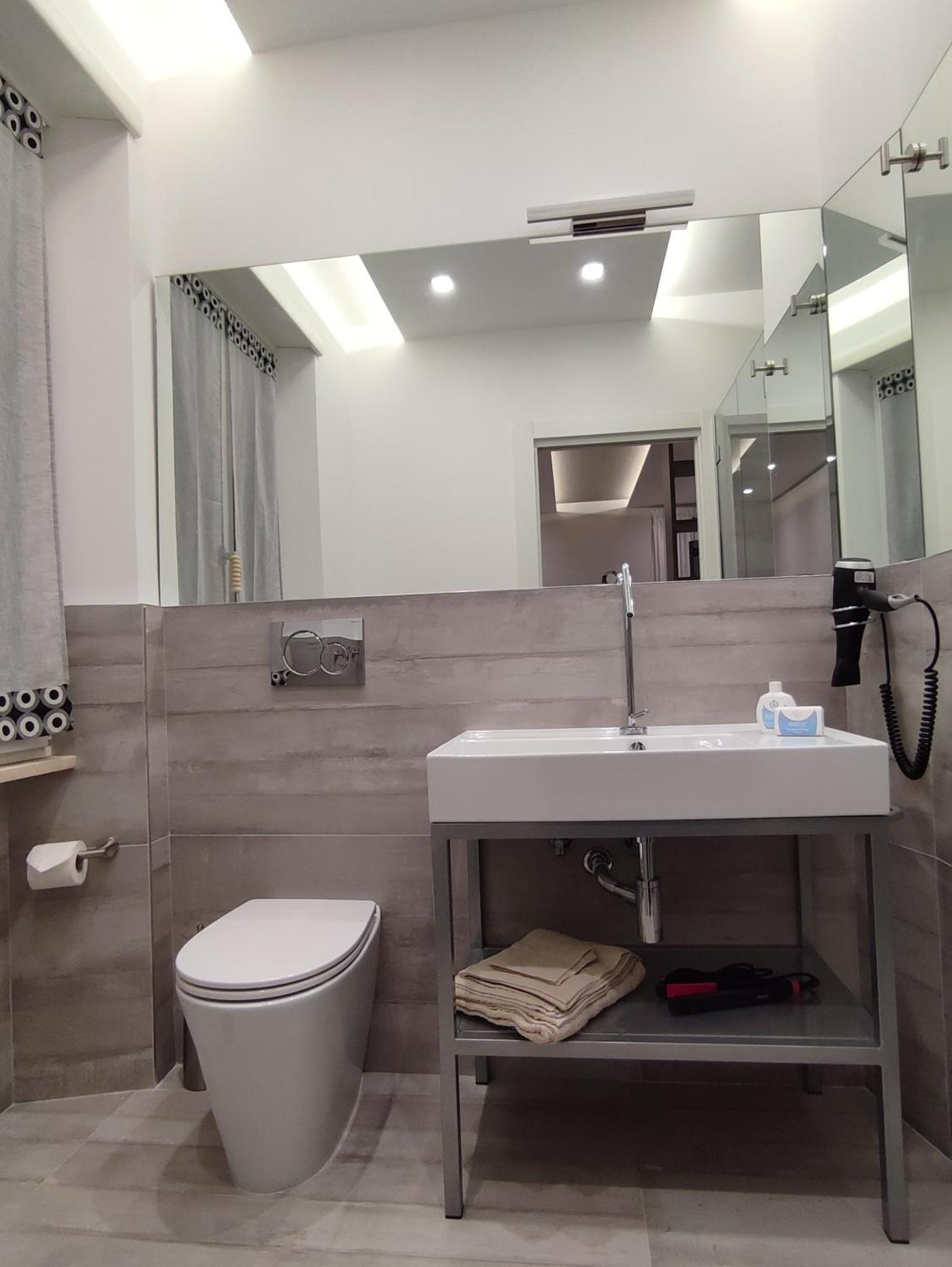 Deluxe Double Room Bath