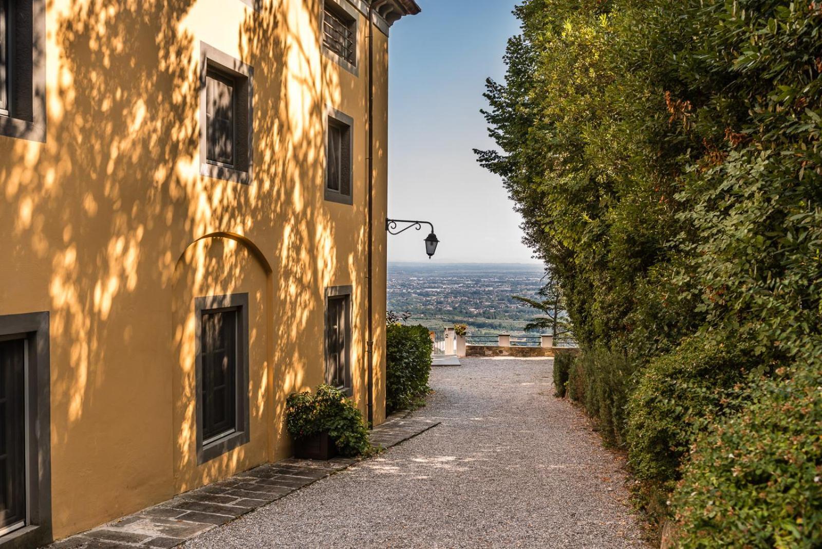 Appartamento Superior con 3 Camere da Letto e Giardino Privato