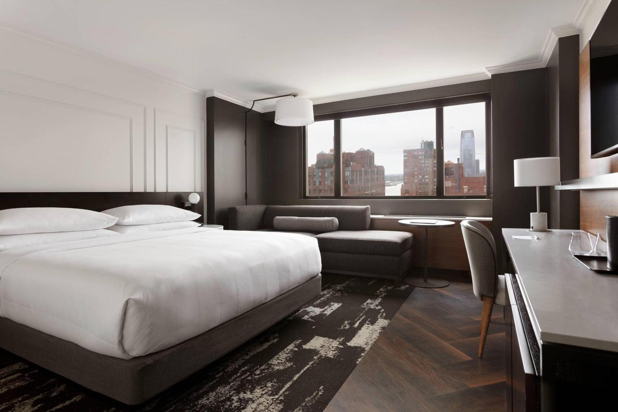 Deluxe King Room Harbor View Hearing Accessible