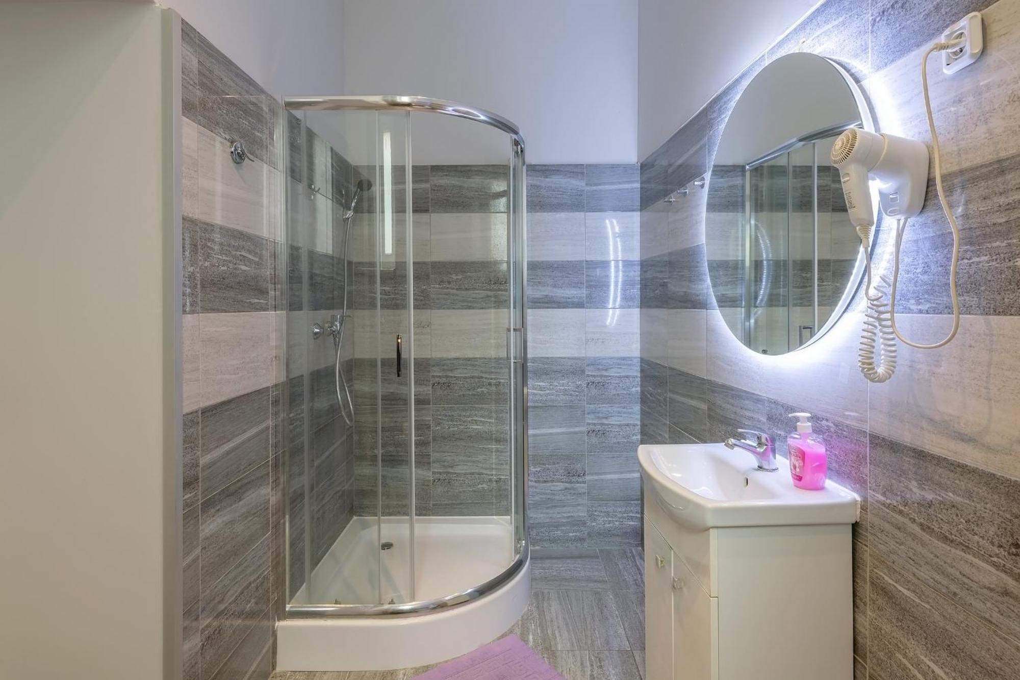 Quadruple Room Private Bathroom