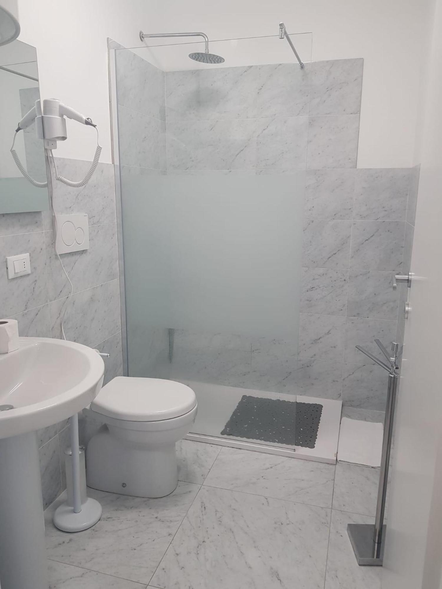 Camera Doppia con Letti Singoli con Bagno Privato
