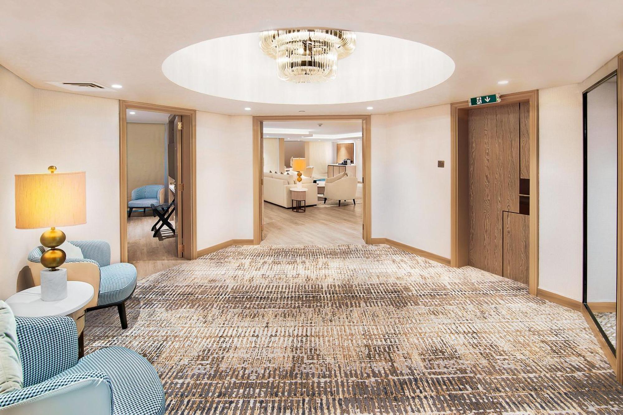 Presidential Suite Club Lounge Access