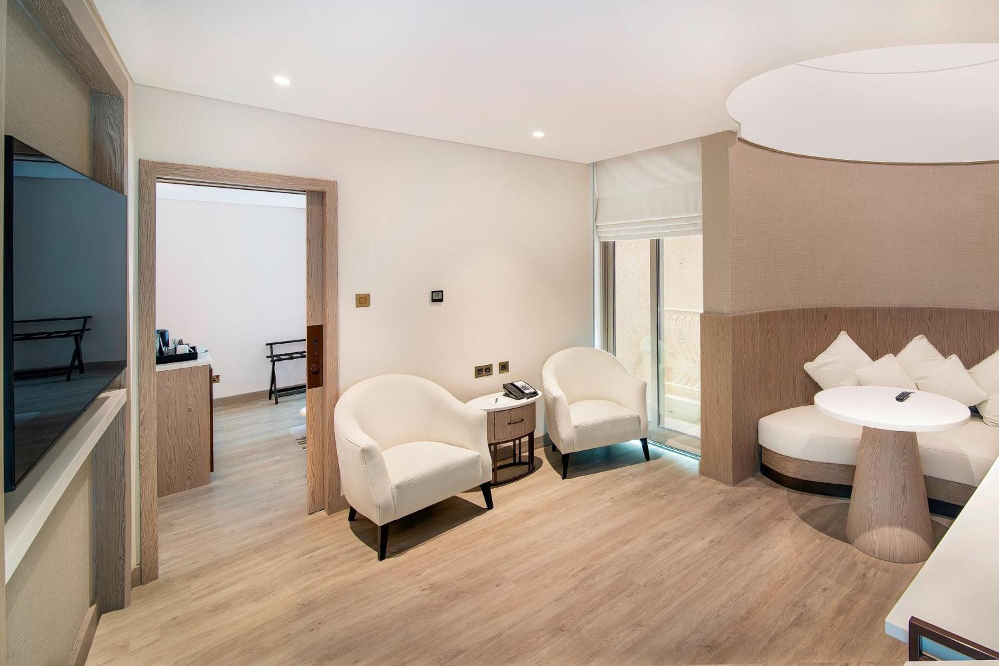 Presidential Suite Club Lounge Access