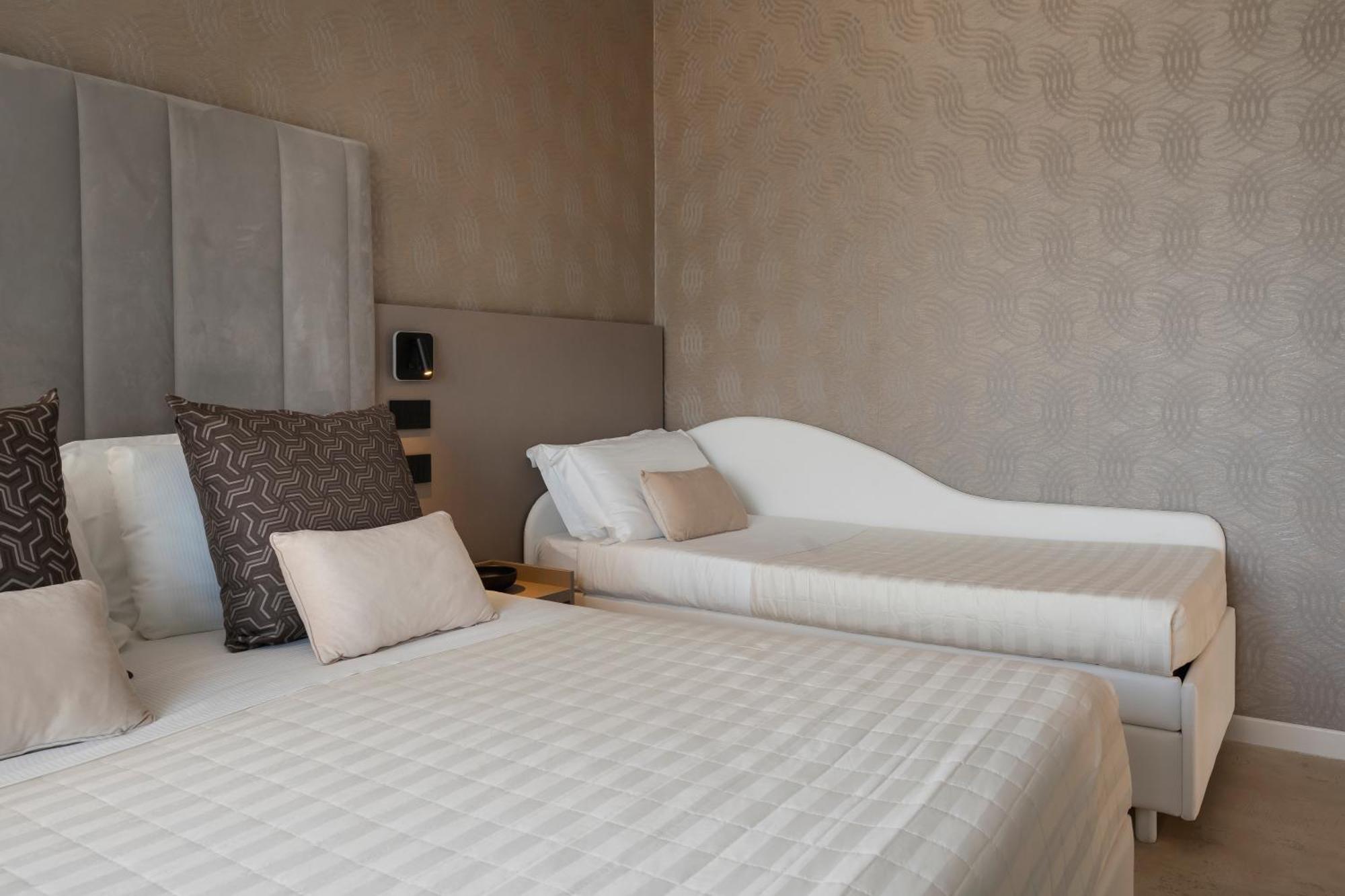 King Room Lateral Sea View