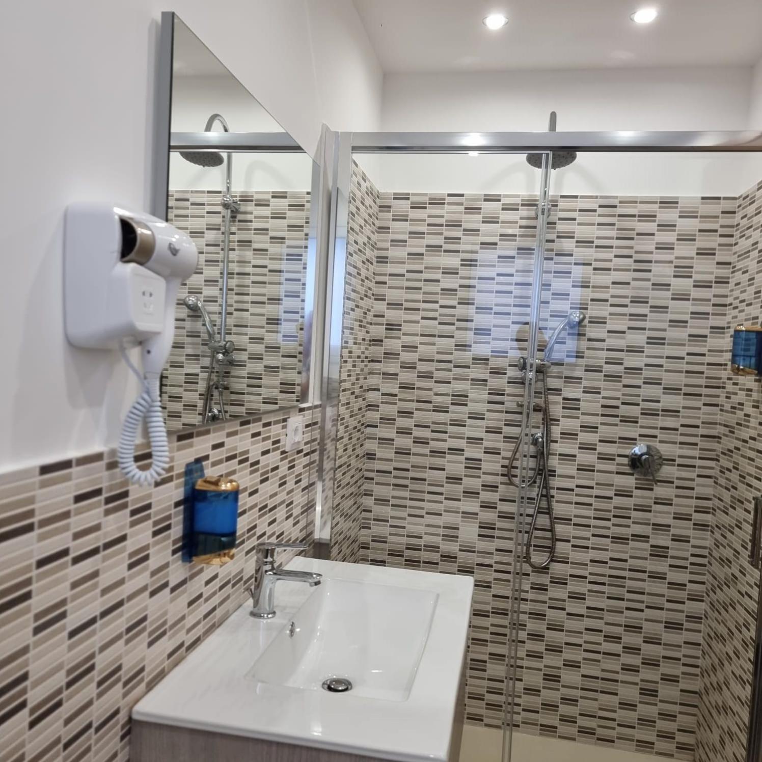 Camera Doppia con Letti Singoli con Bagno Privato
