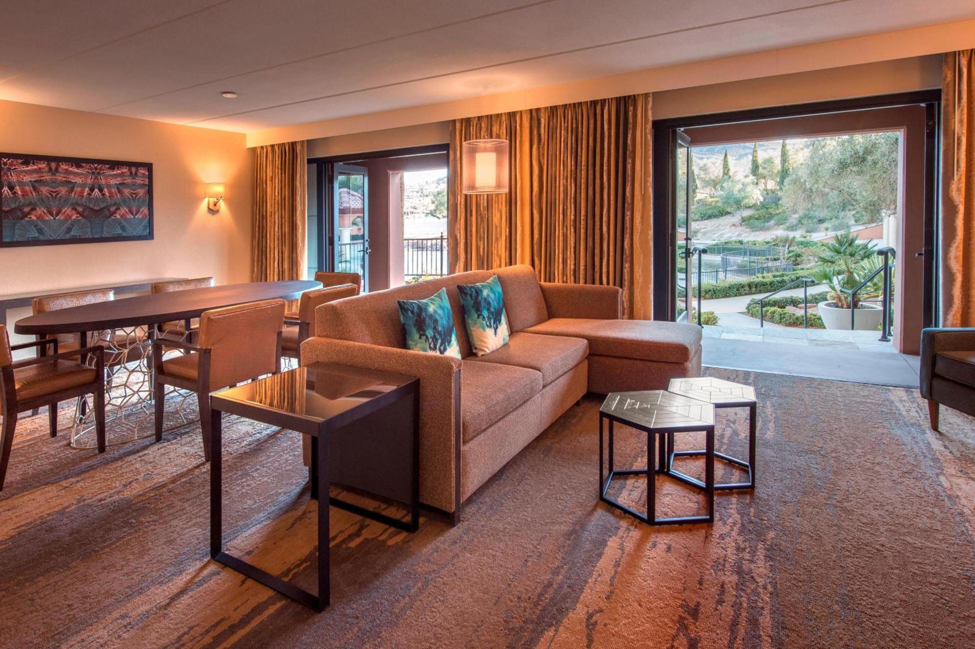 Camera Hospitality con Salotto, Divano-Letto e Vista Lago
