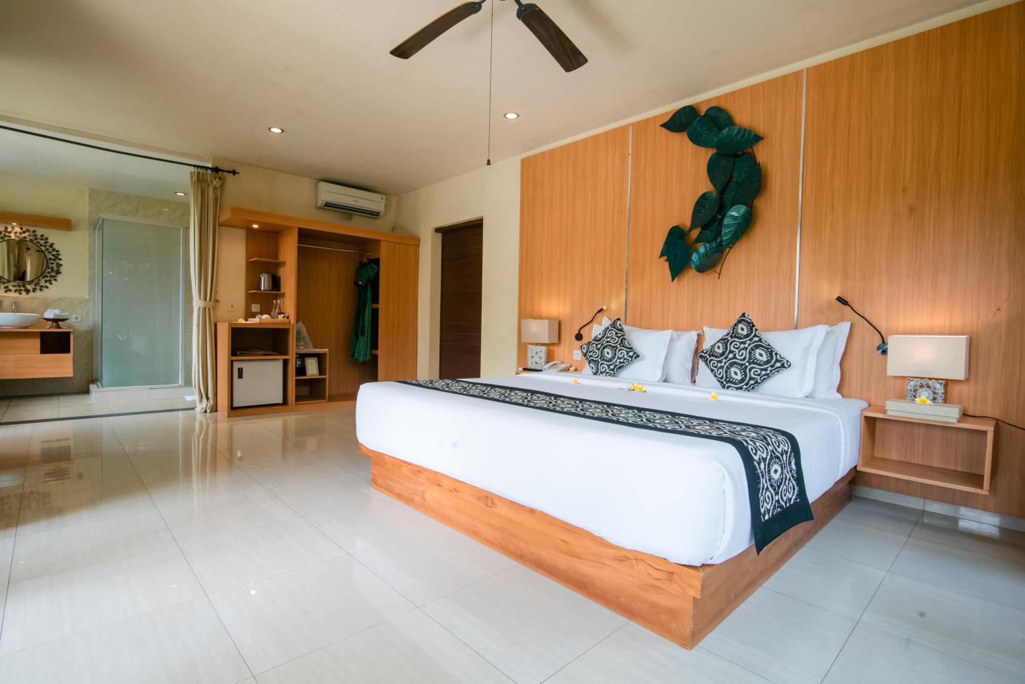 Suite Pool View