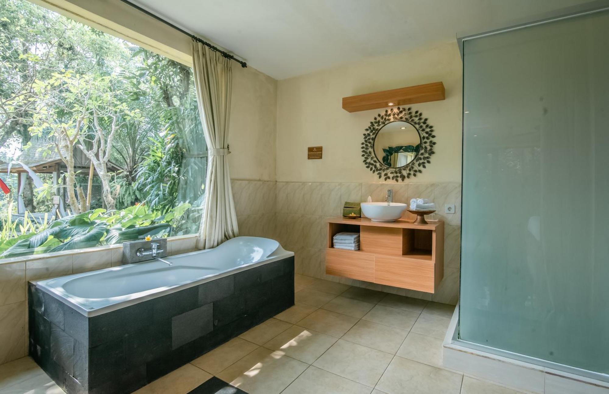 Suite Pool View