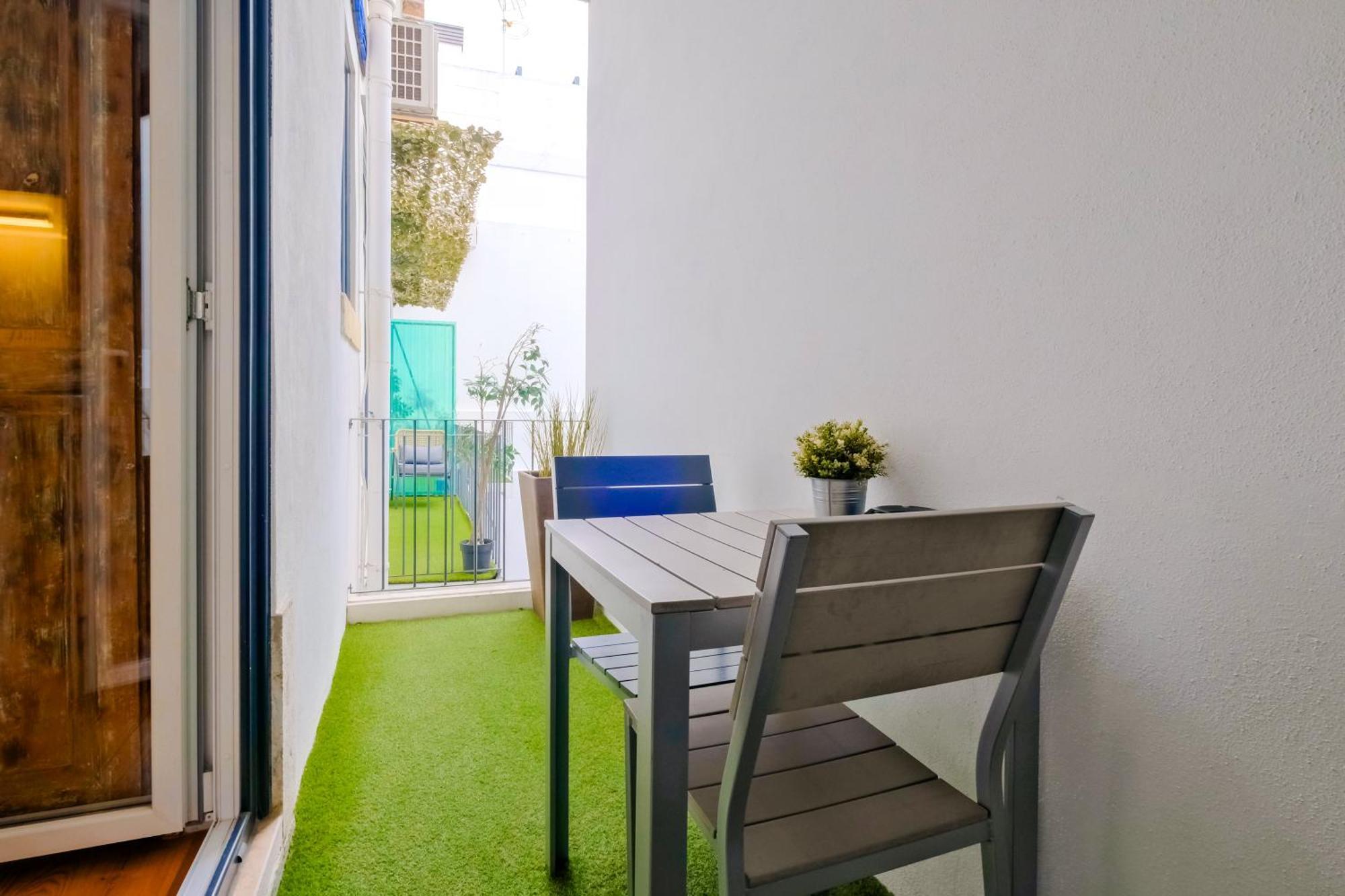 Studio Balcony
