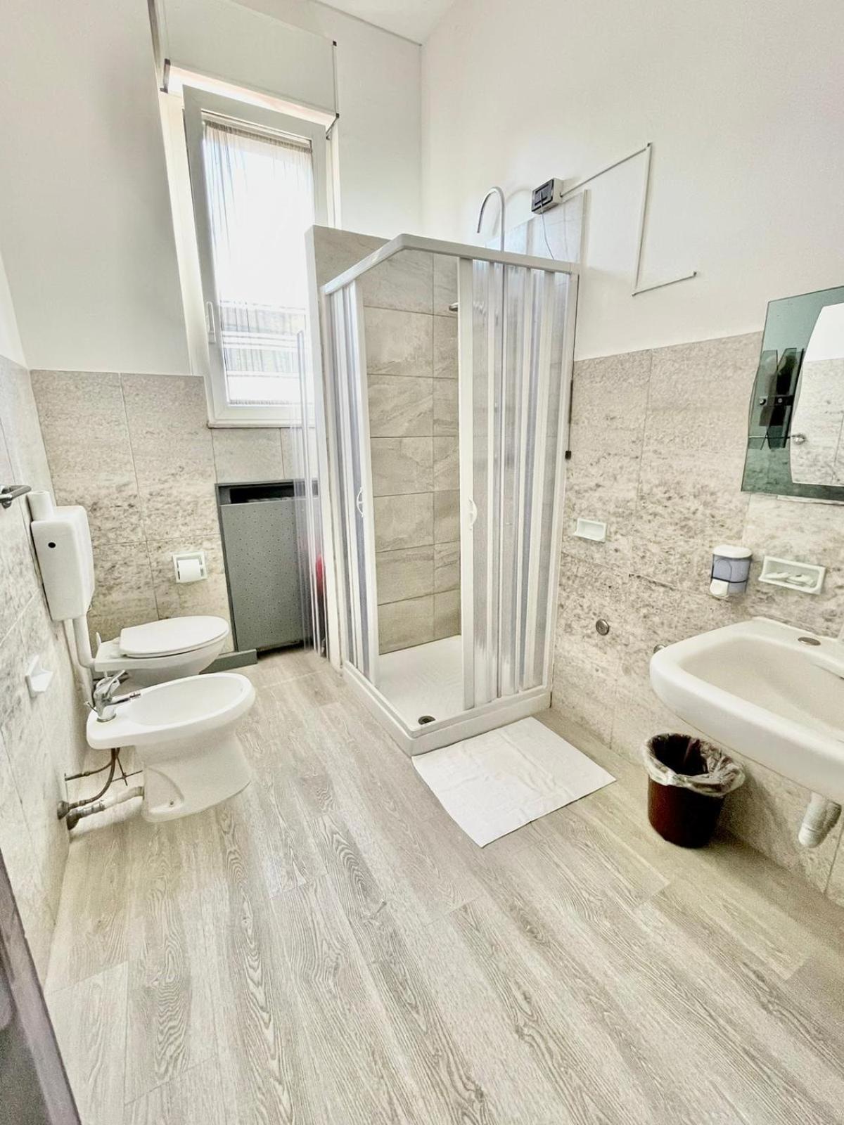 Camera Tripla Basic con Bagno in Comune