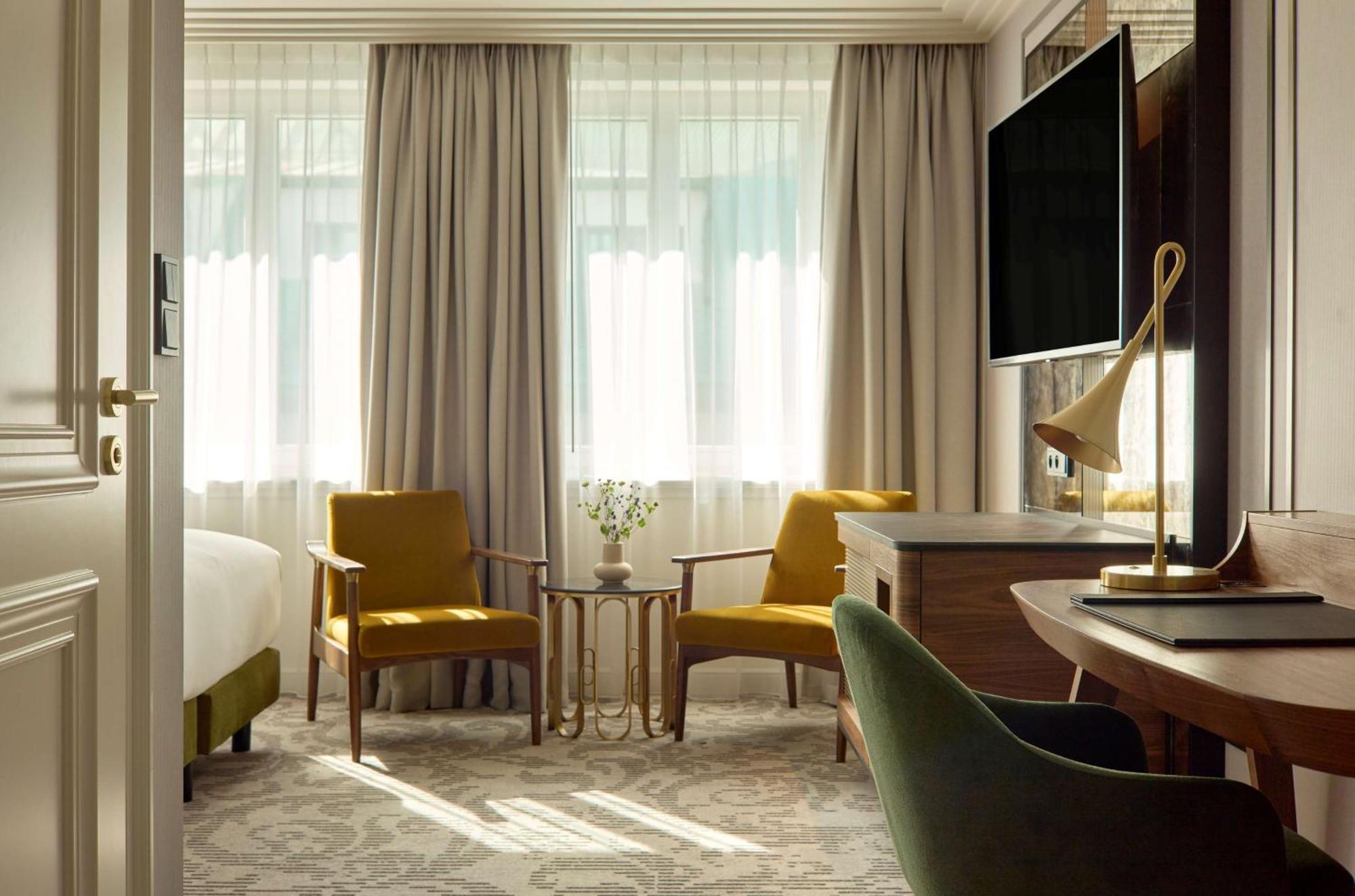 Deluxe King Room Old Town