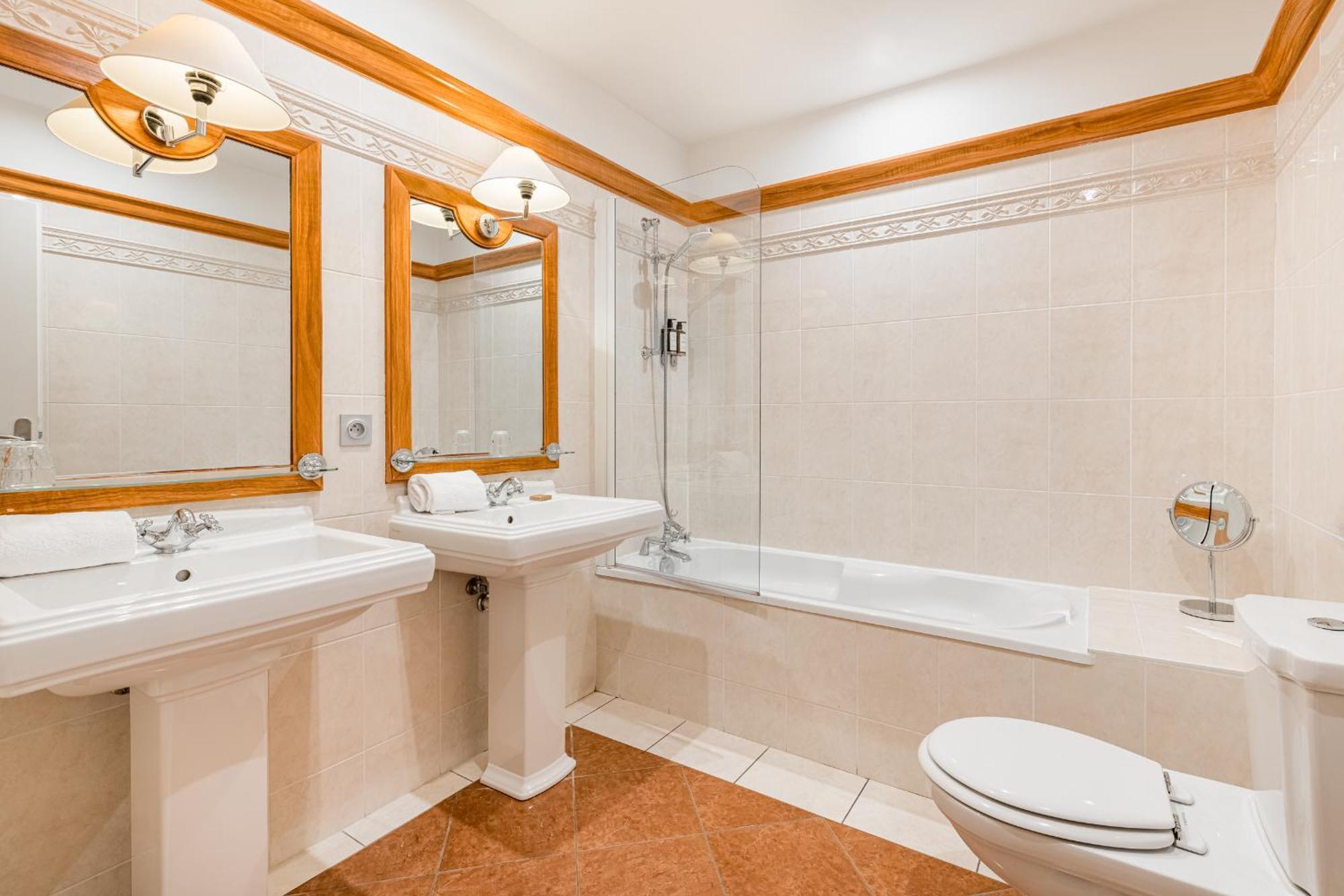 Triple Room Bath