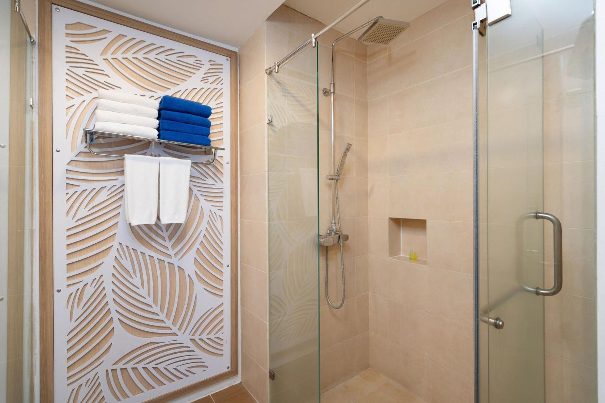 Premier Suite Seaview with Jacuzzi