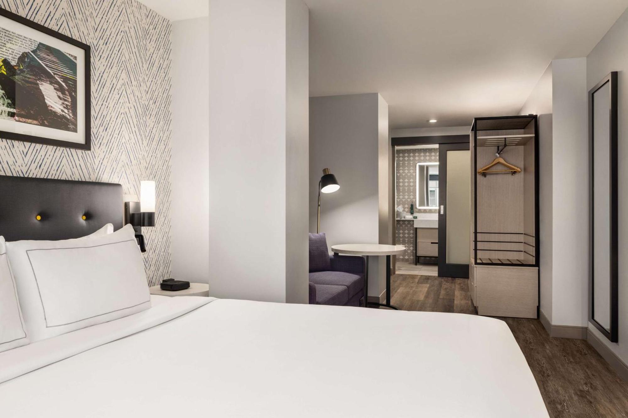 King Studio Suite