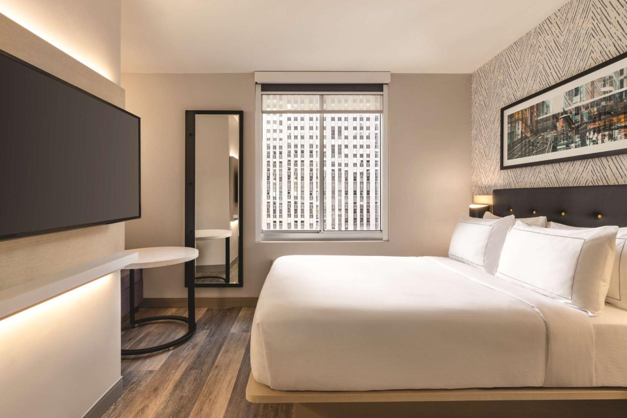 Queen Room Balcony City View