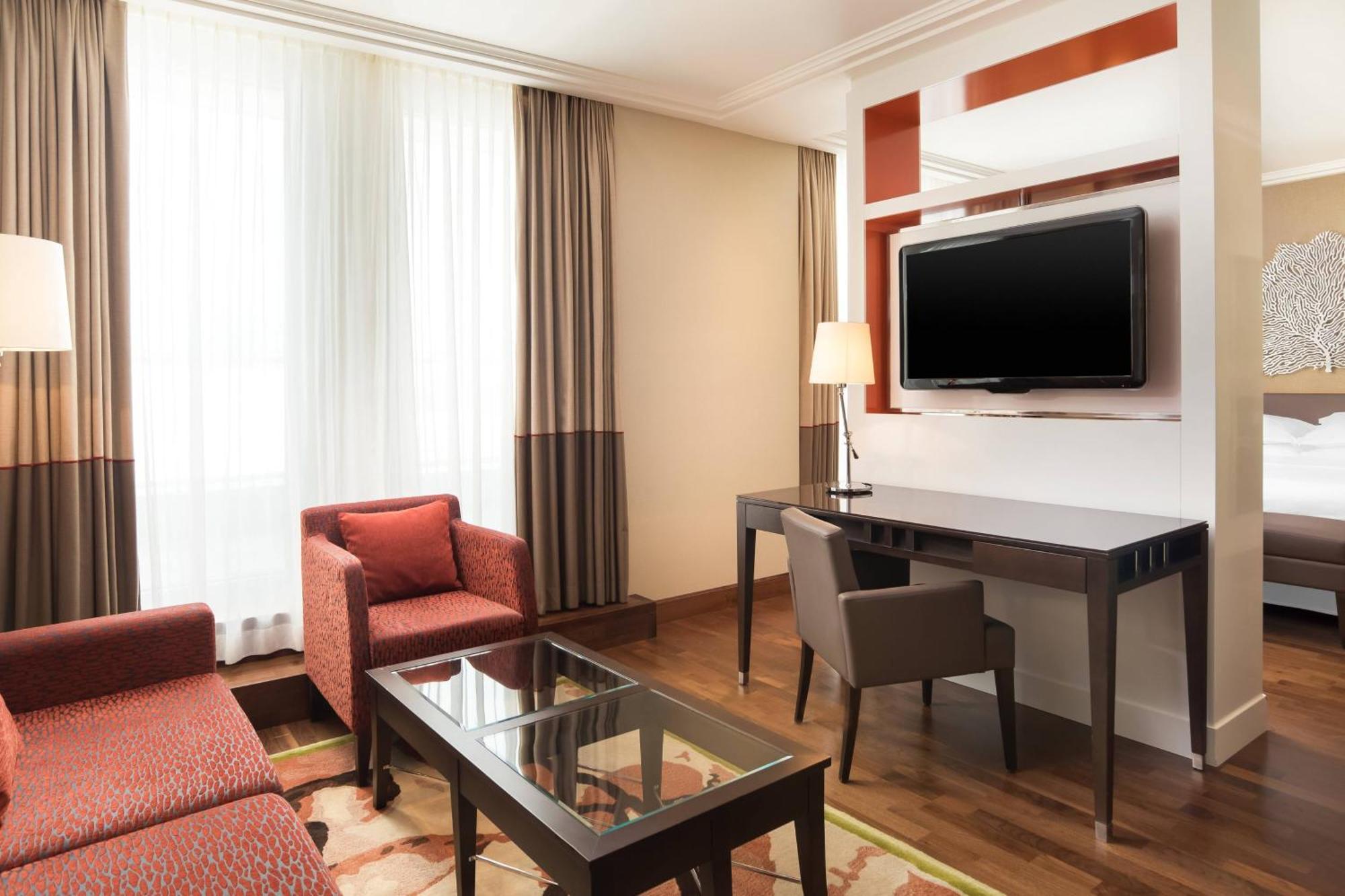 Junior Suite Club lounge access Junior Suite 1 King