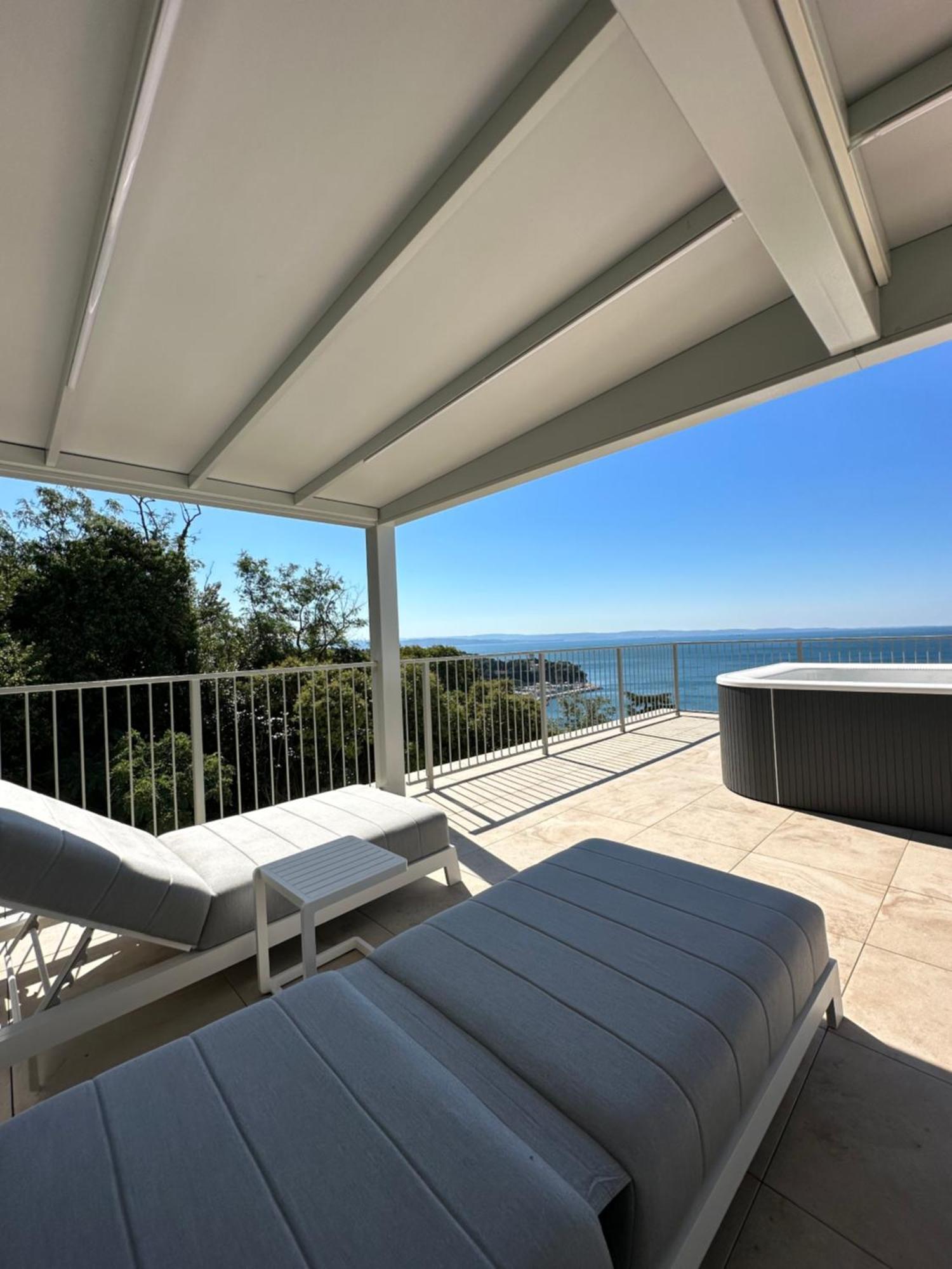 Suite con Vasca Idromassaggio in Terrazza e Vista Mare