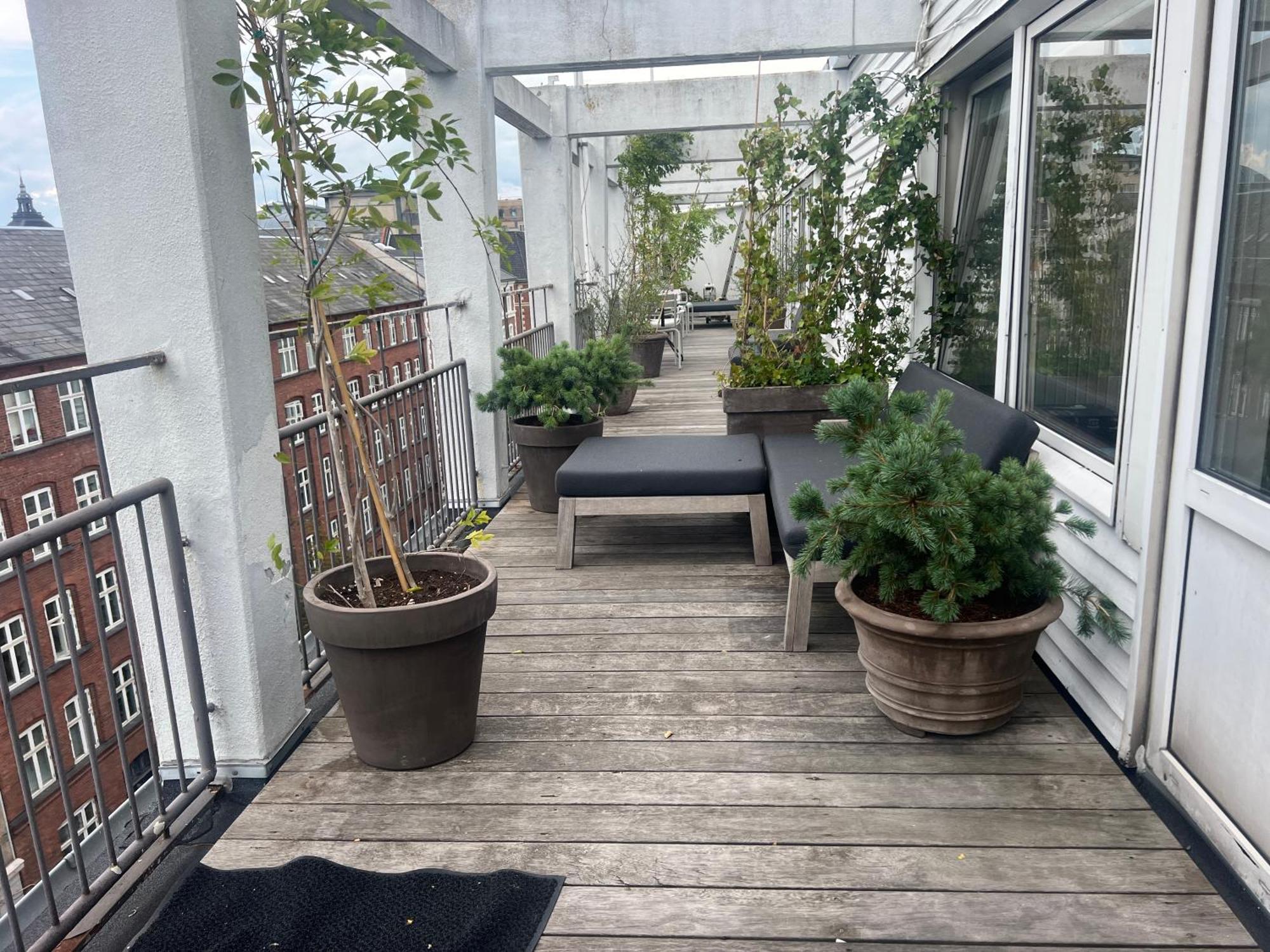Two-Bedroom Penthouse Balcony & Habour View