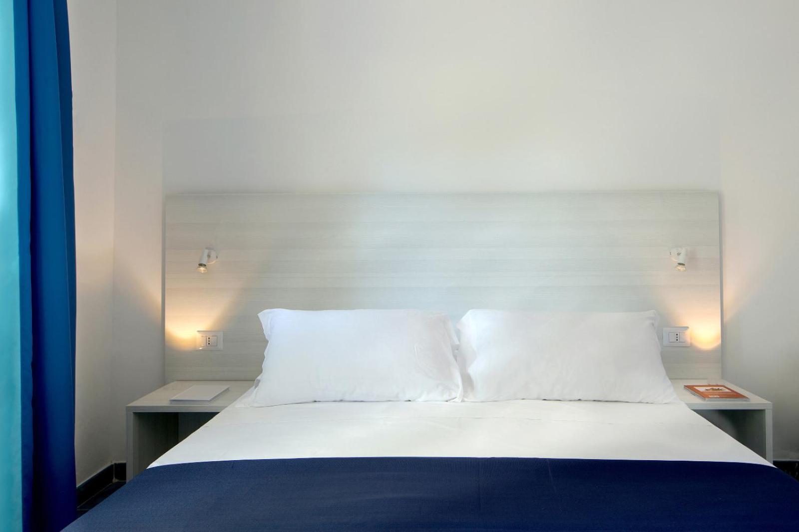 Small Double Room,1556116006:JPEG