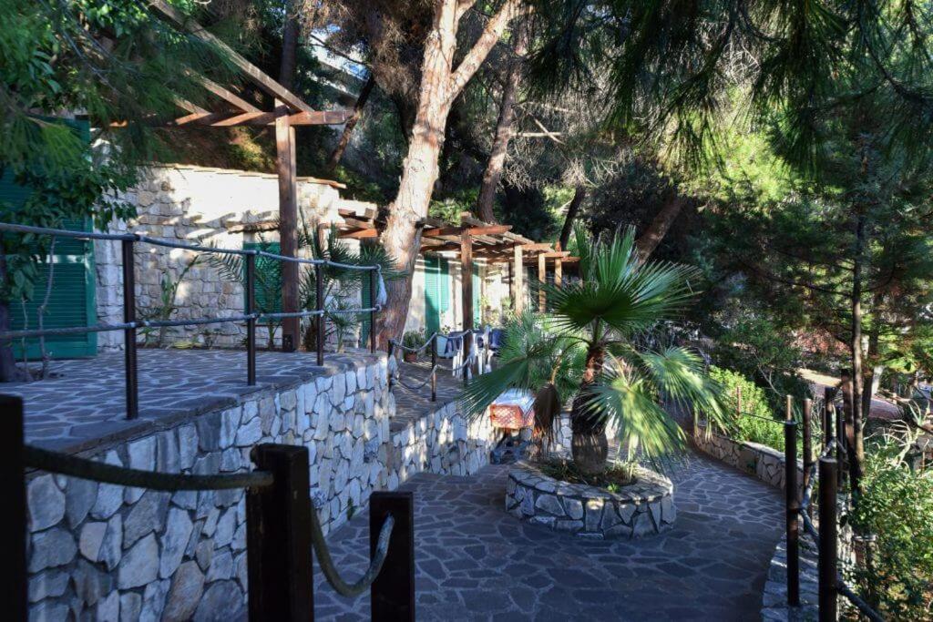 Camera Familiare con Vista Giardino
